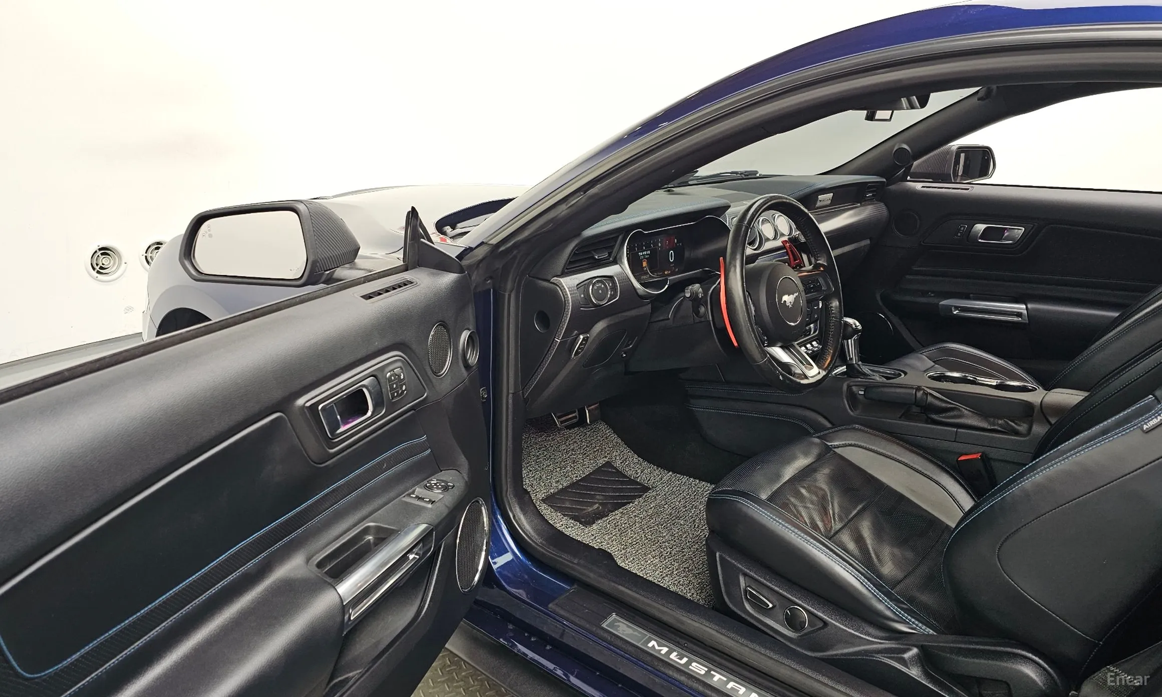 Ford Mustang превью 10