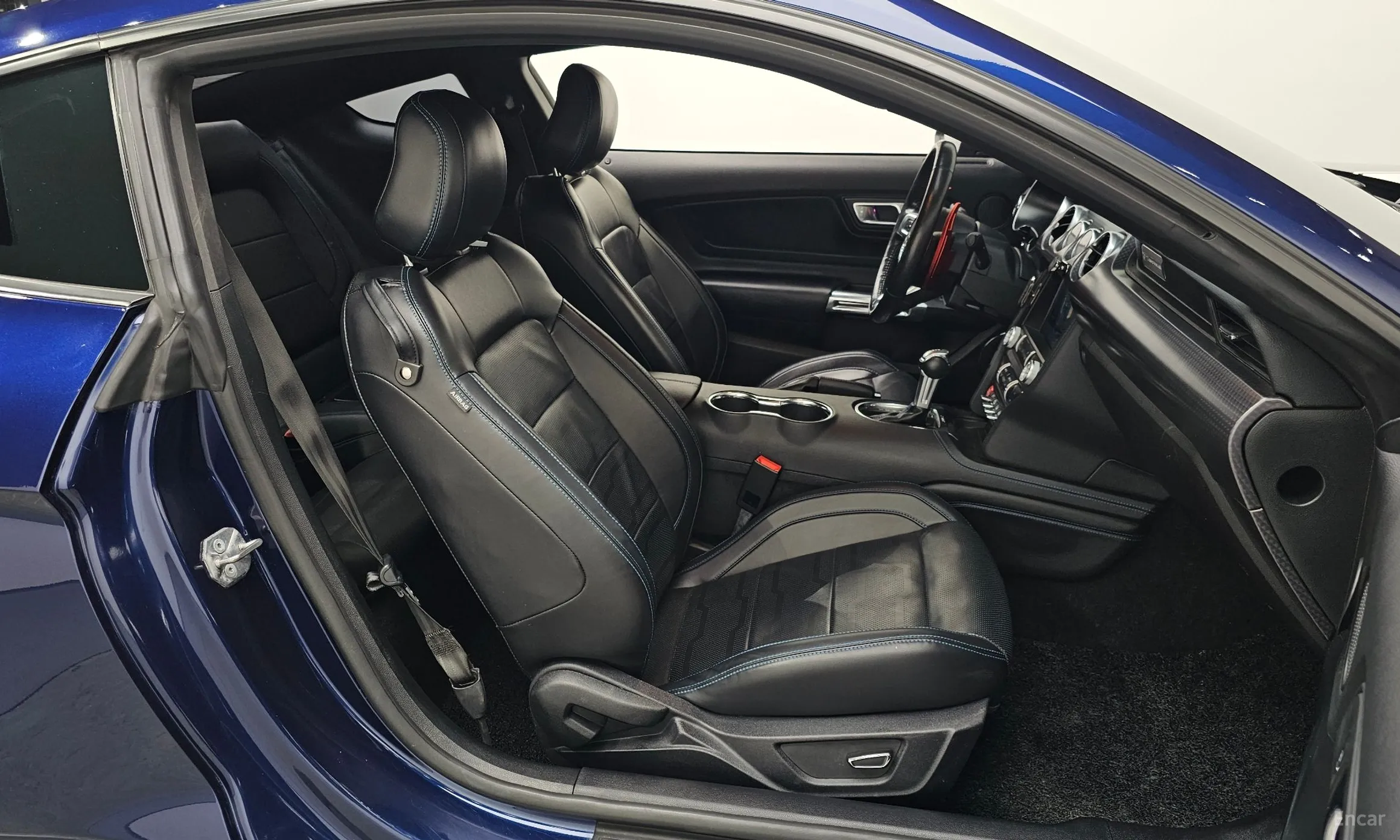 Ford Mustang превью 11