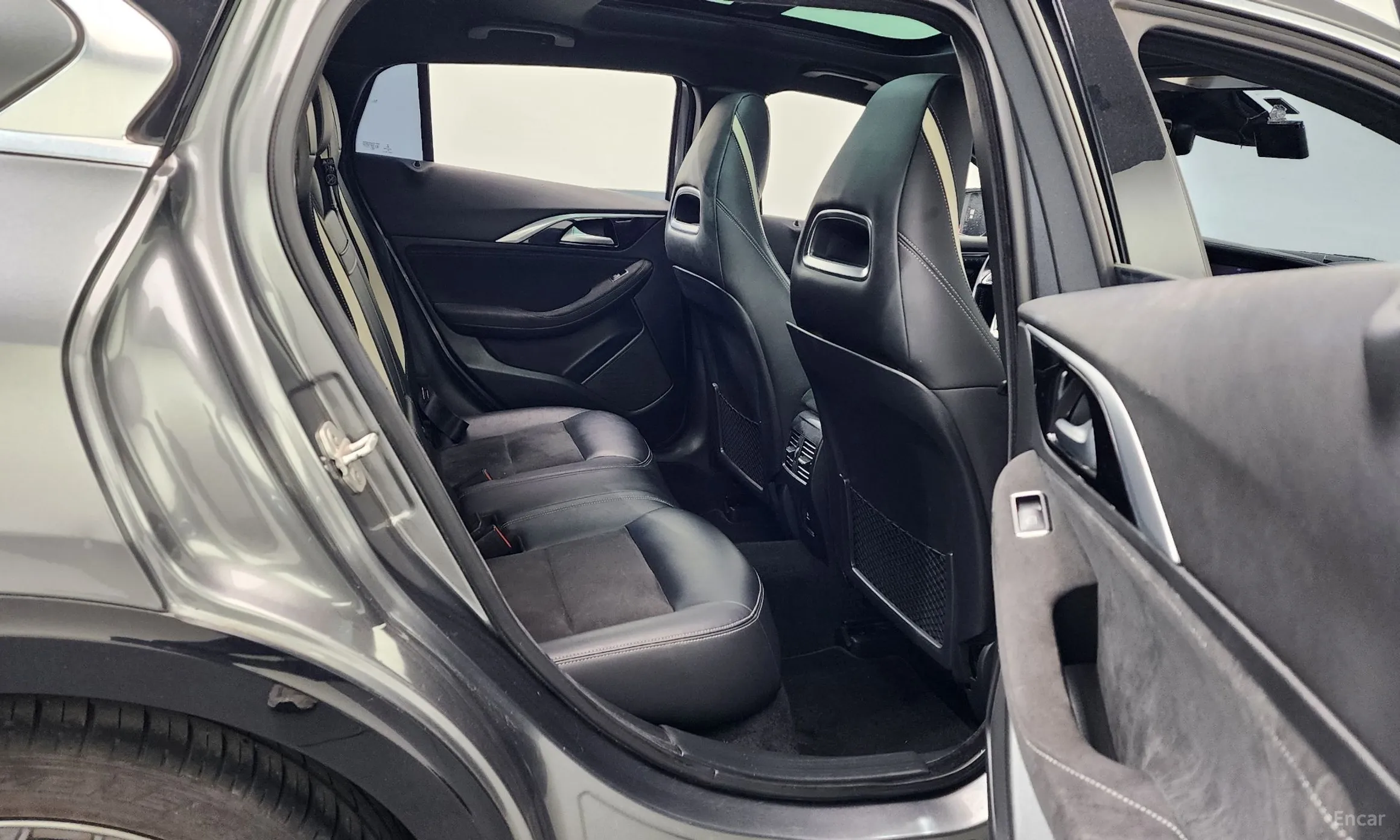 Infiniti Q30 превью 12