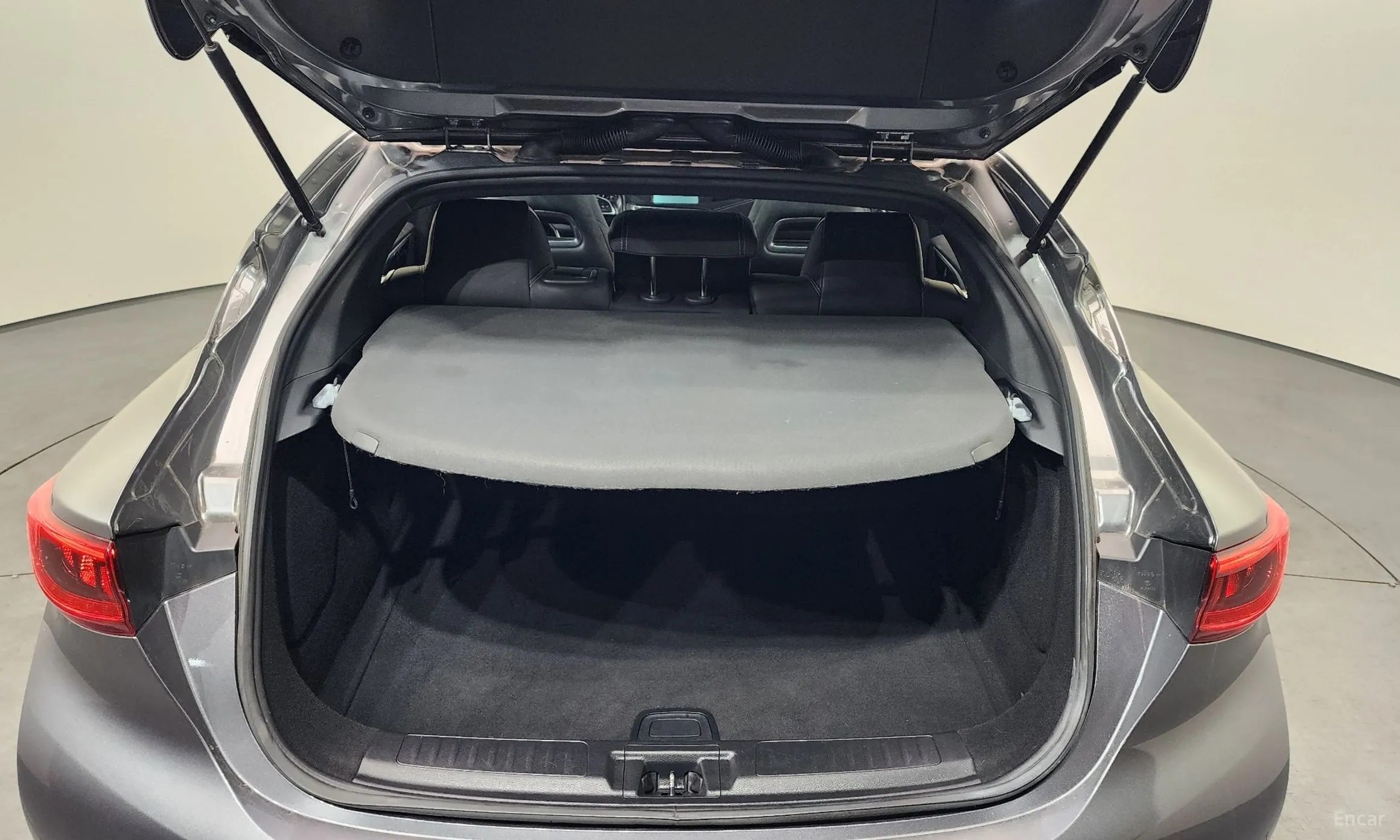 Infiniti Q30 превью 20