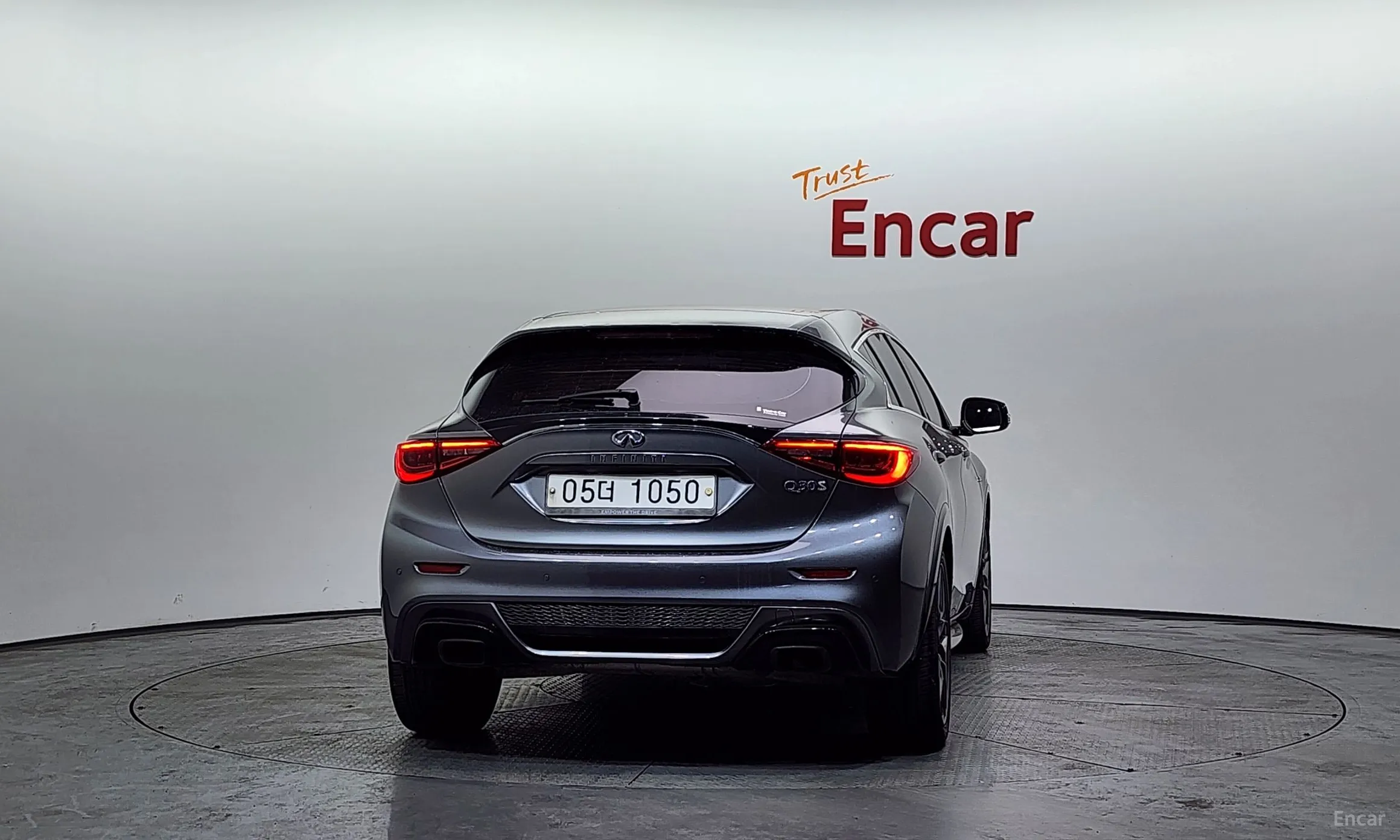 Infiniti Q30 превью 4