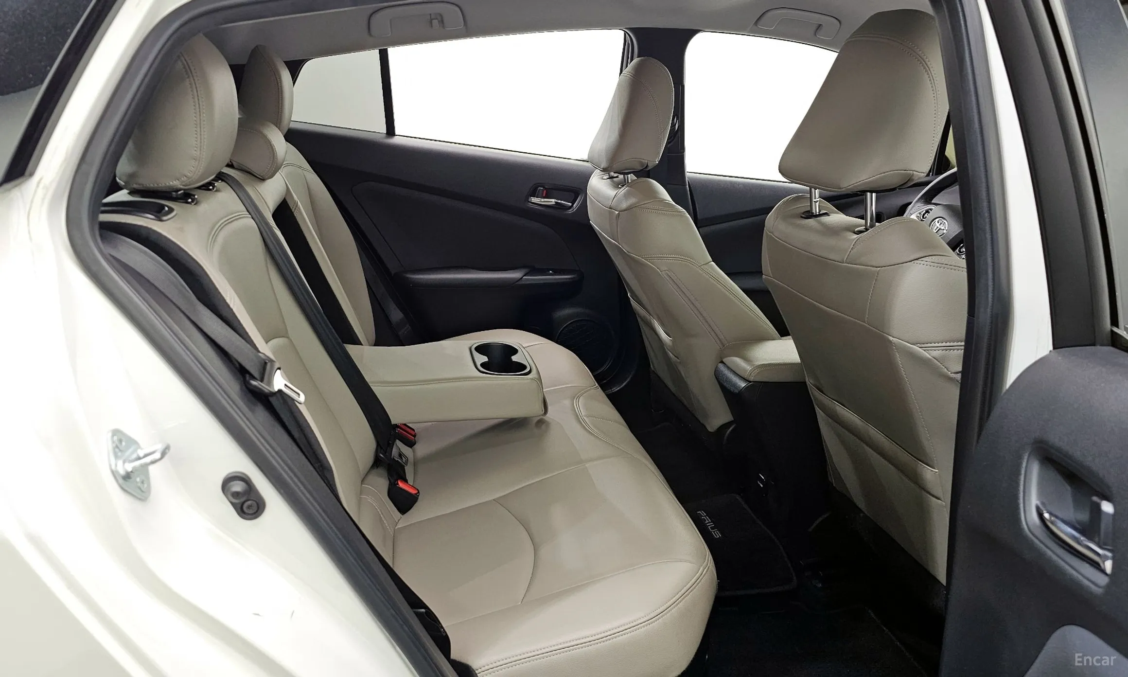 Toyota Prius 4th Generation превью 12