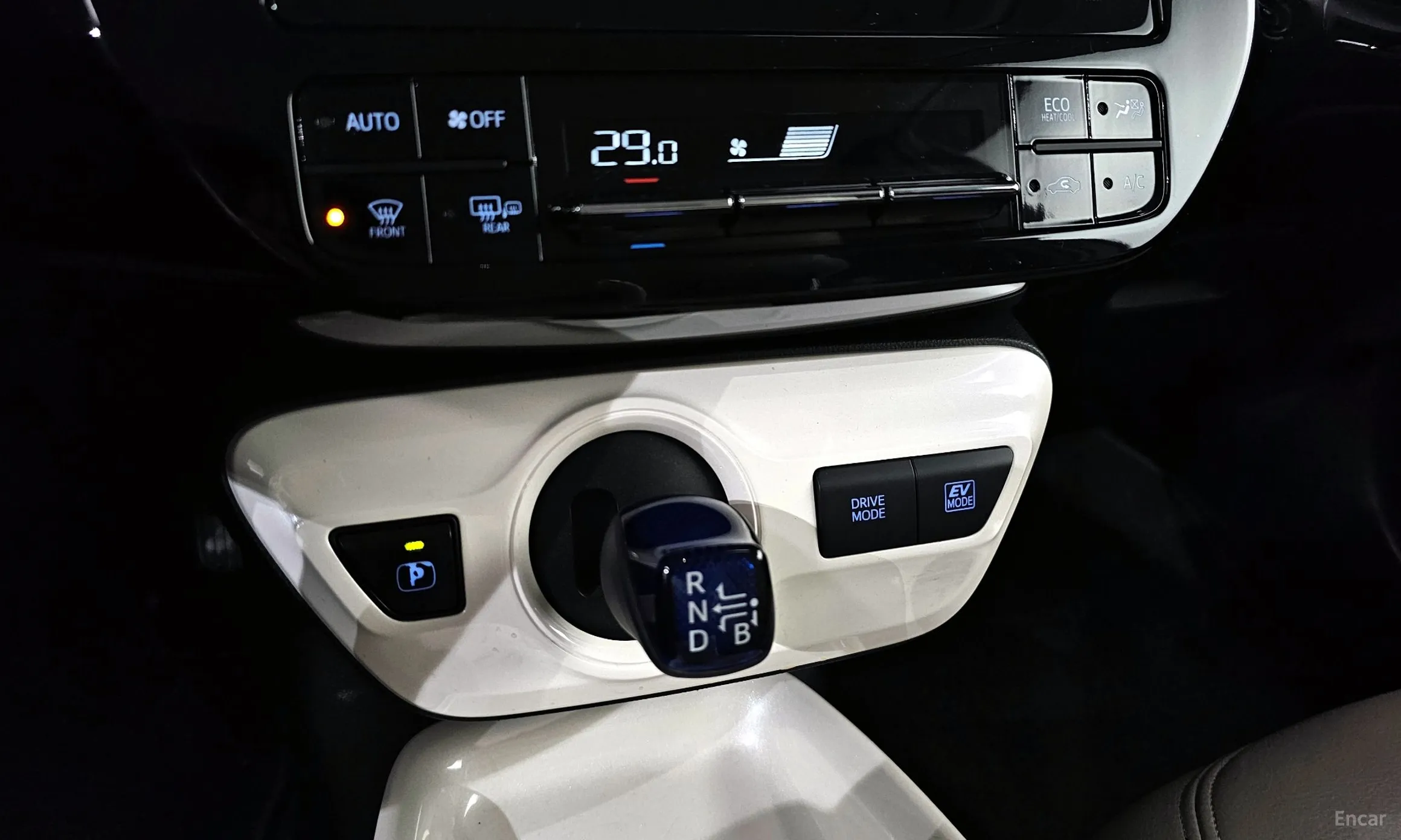 Toyota Prius 4th Generation превью 9