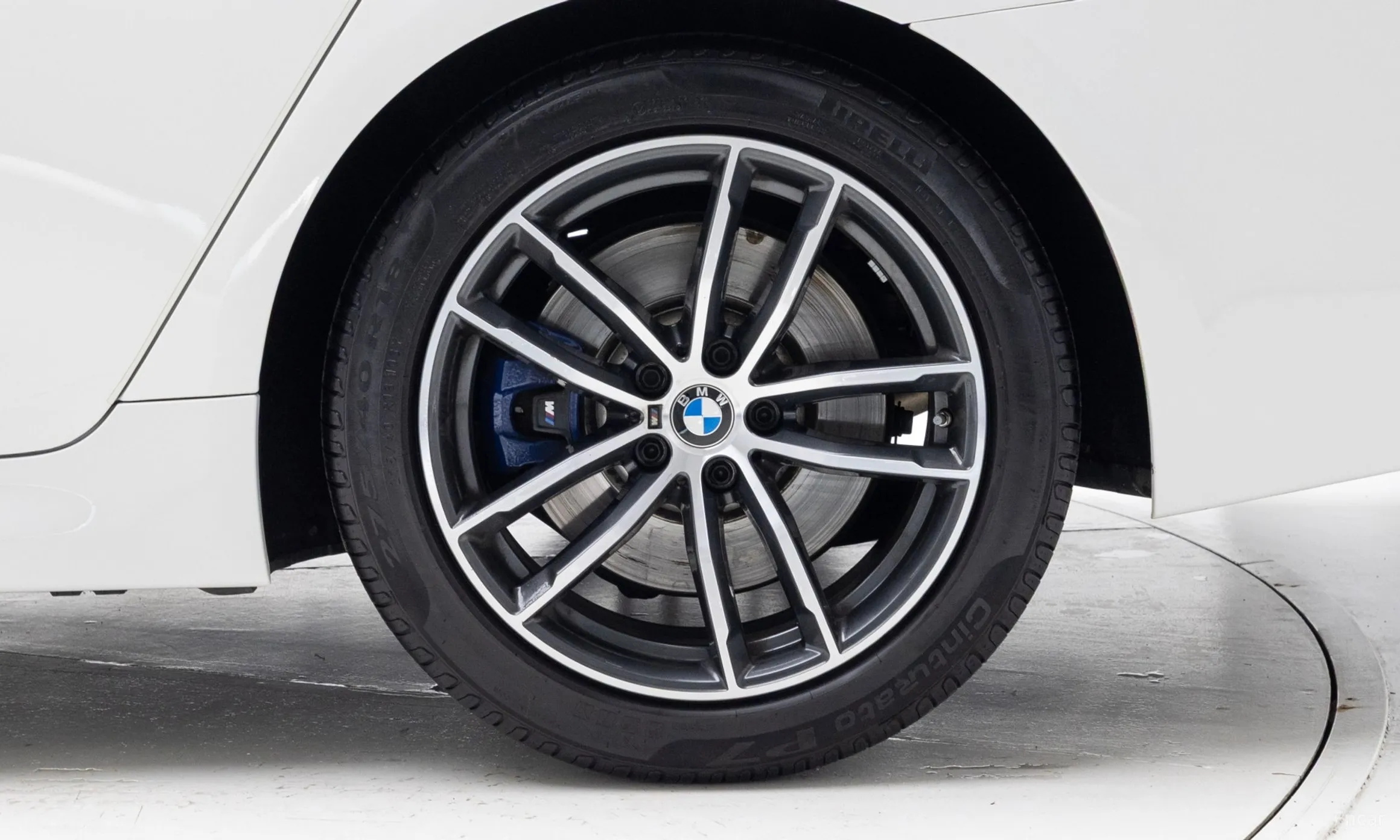 BMW 5 Series (G30) превью 5