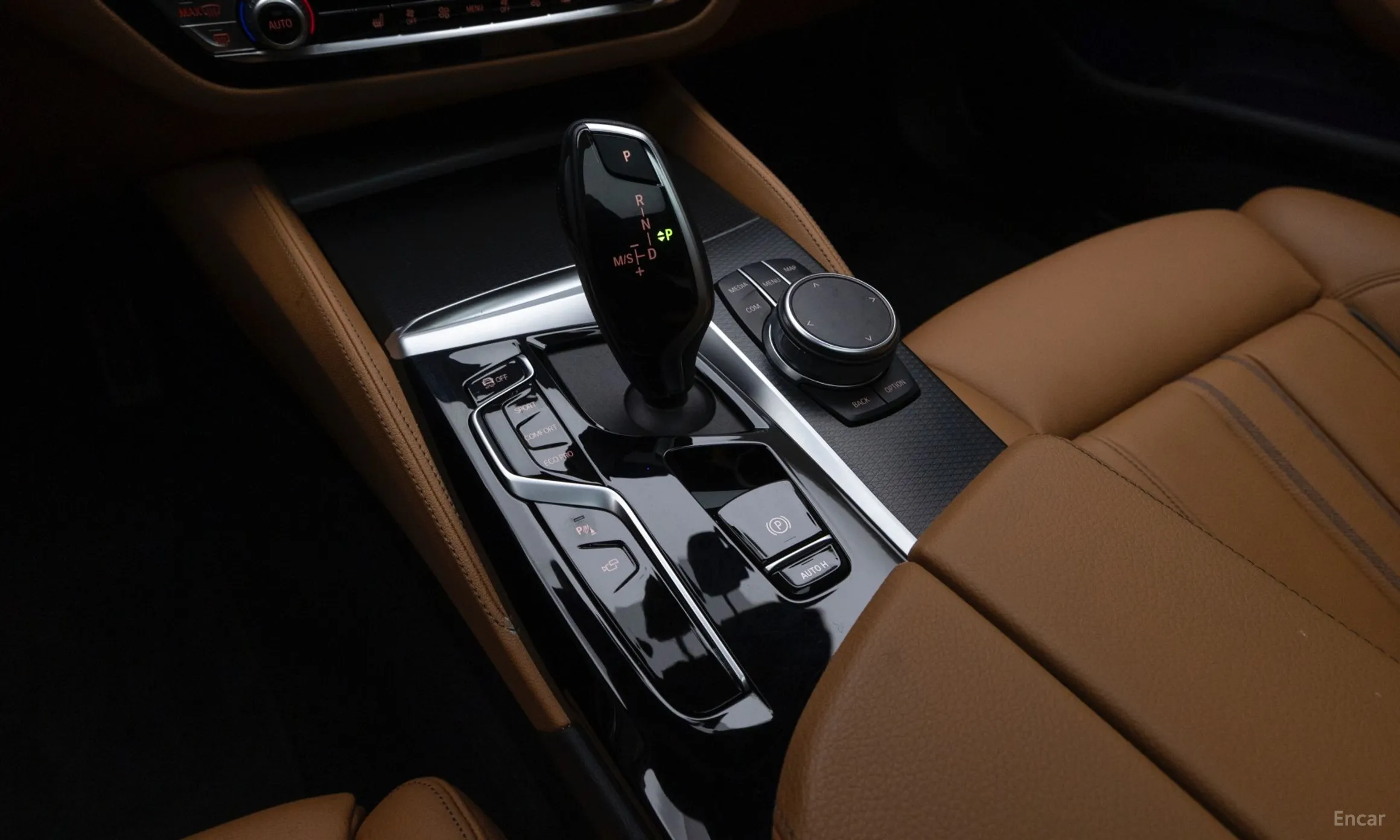 BMW 5 Series (G30) превью 9