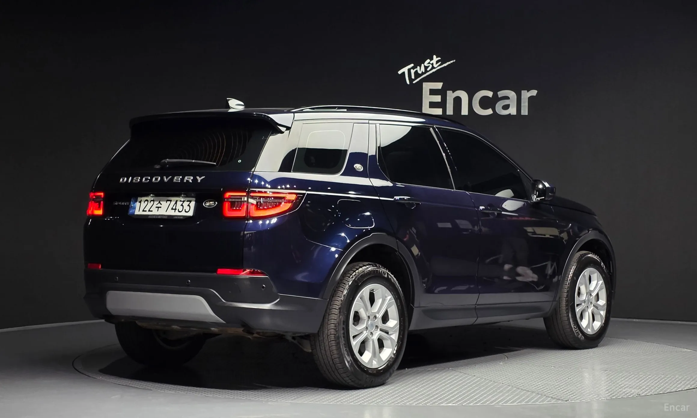Land Rover Discovery Sports превью 2