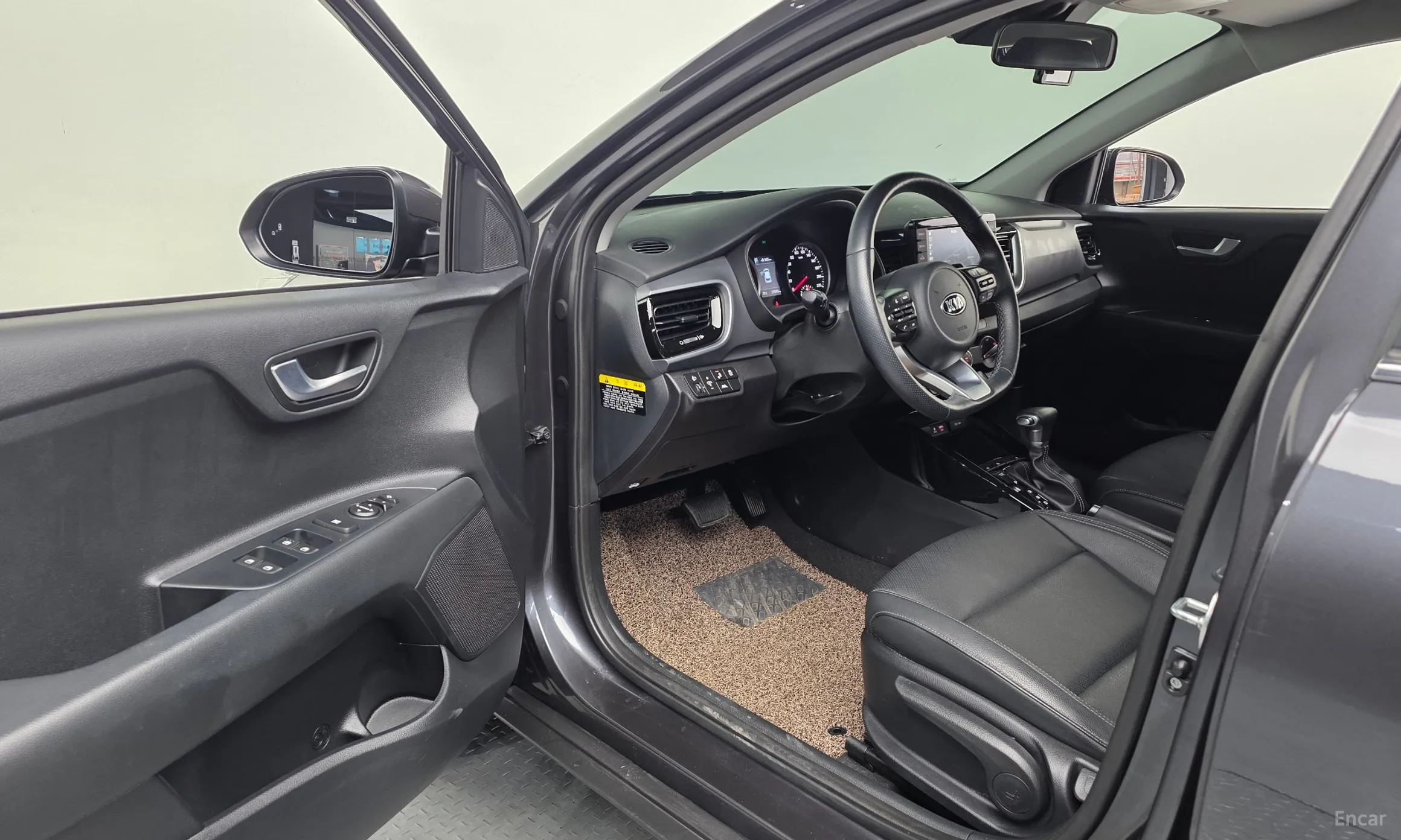 Kia Stonic превью 10