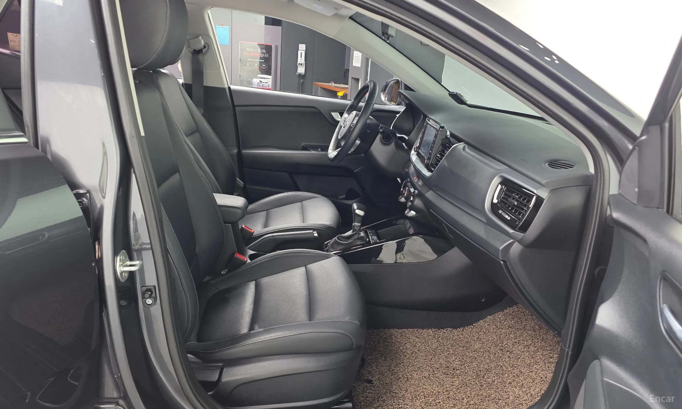 Kia Stonic превью 11