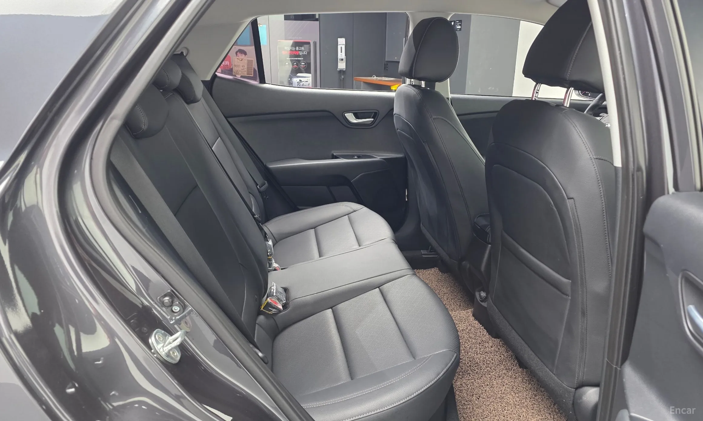 Kia Stonic превью 12