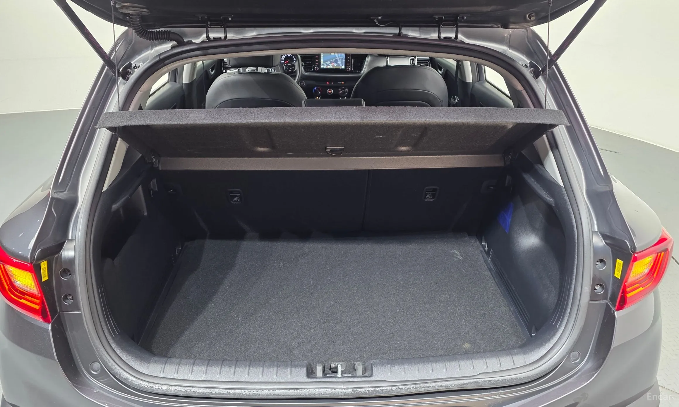 Kia Stonic превью 20