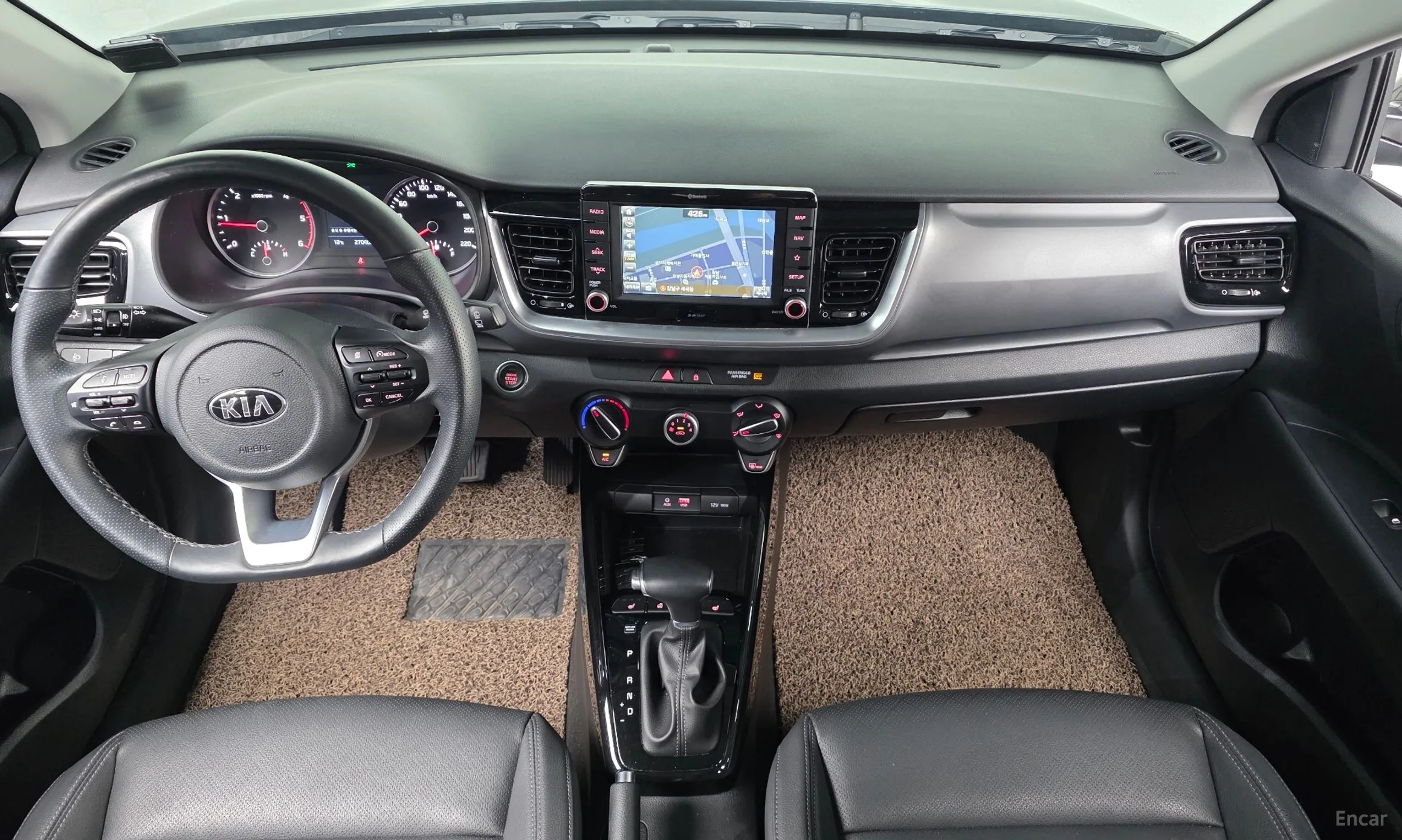 Kia Stonic превью 7