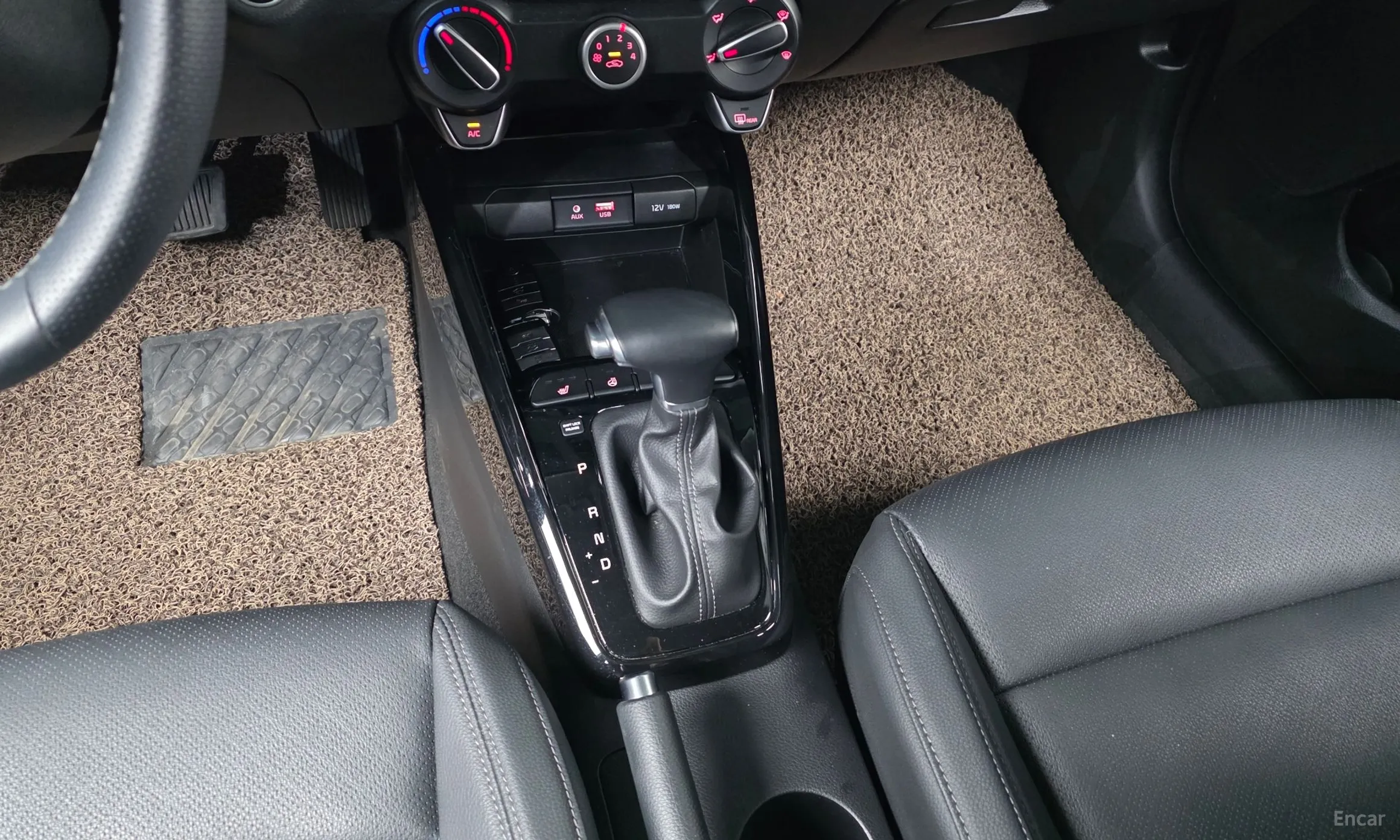 Kia Stonic превью 9