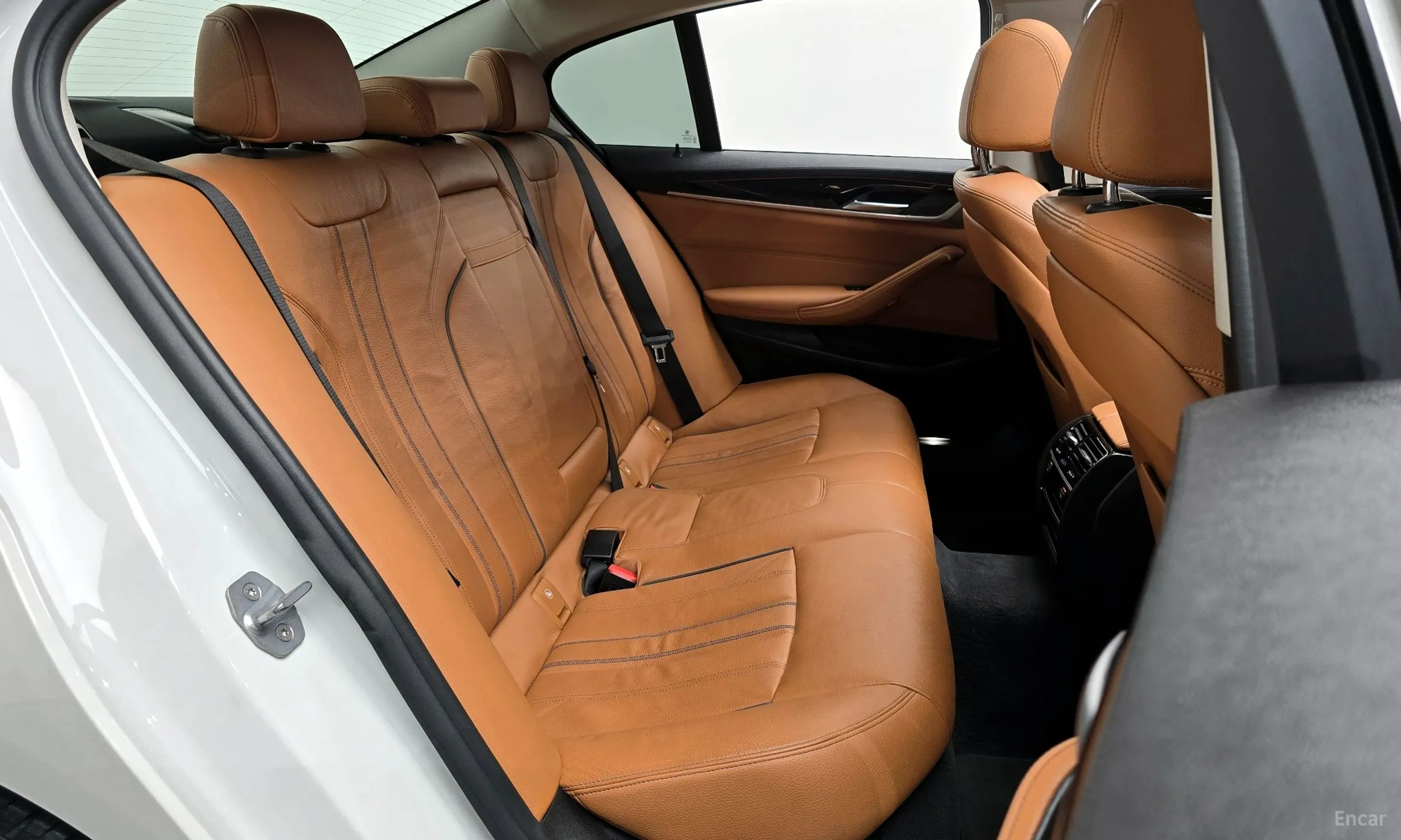 BMW 5 Series (G30) превью 12