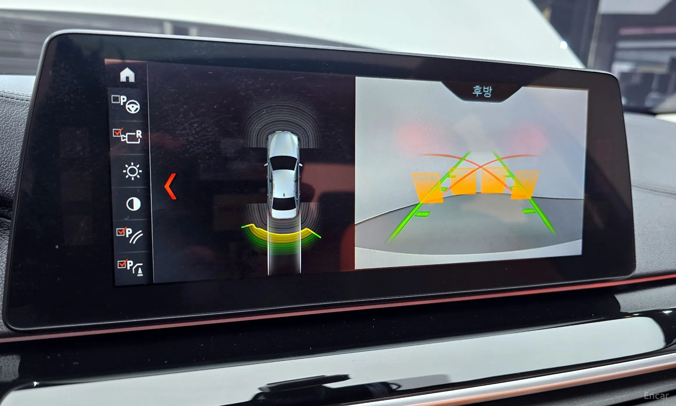 BMW 5 Series (G30) превью 15