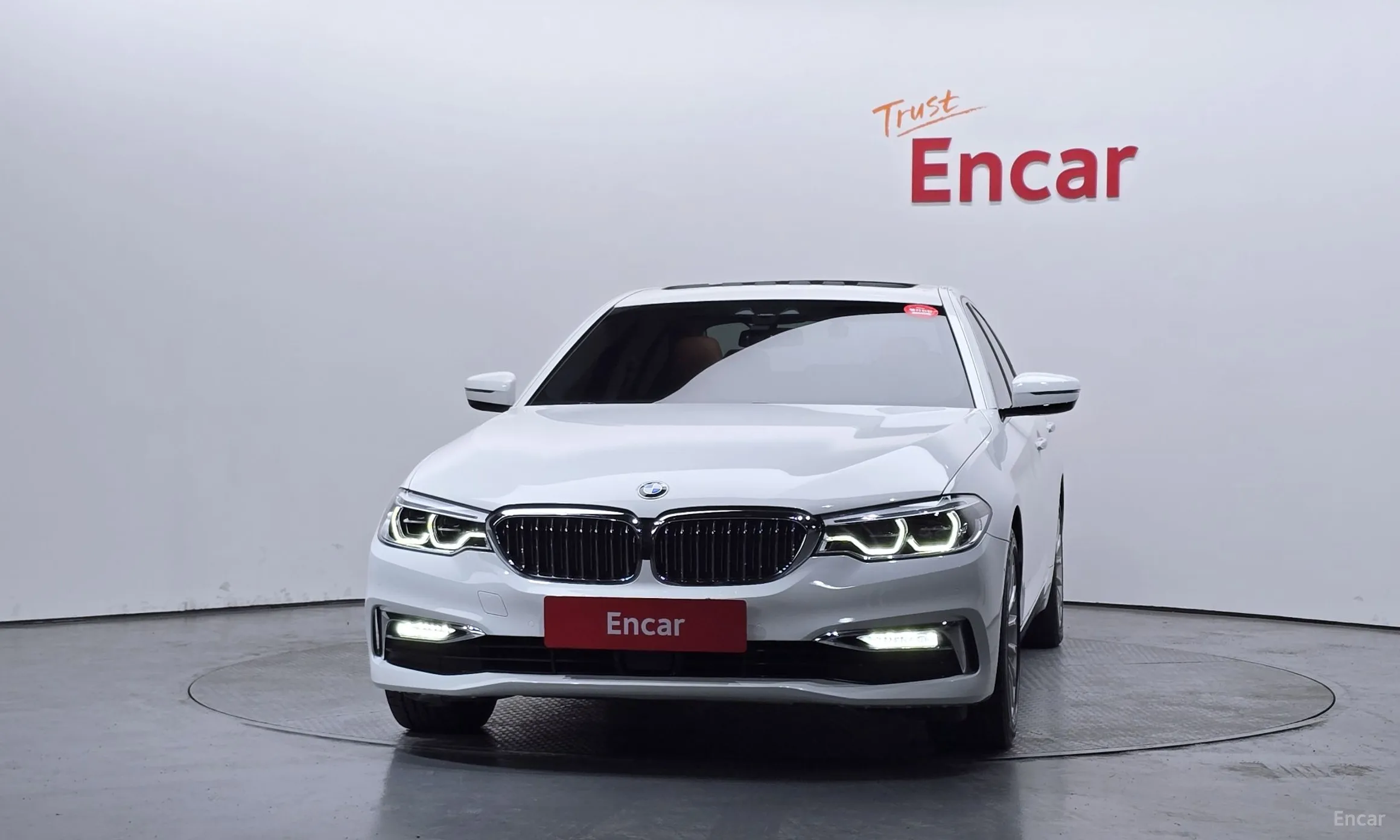 BMW 5 Series (G30) превью 3