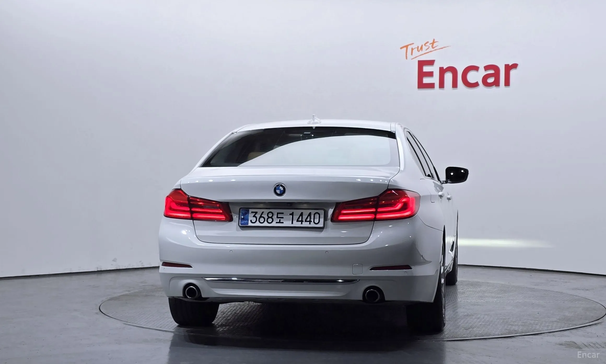 BMW 5 Series (G30) превью 4