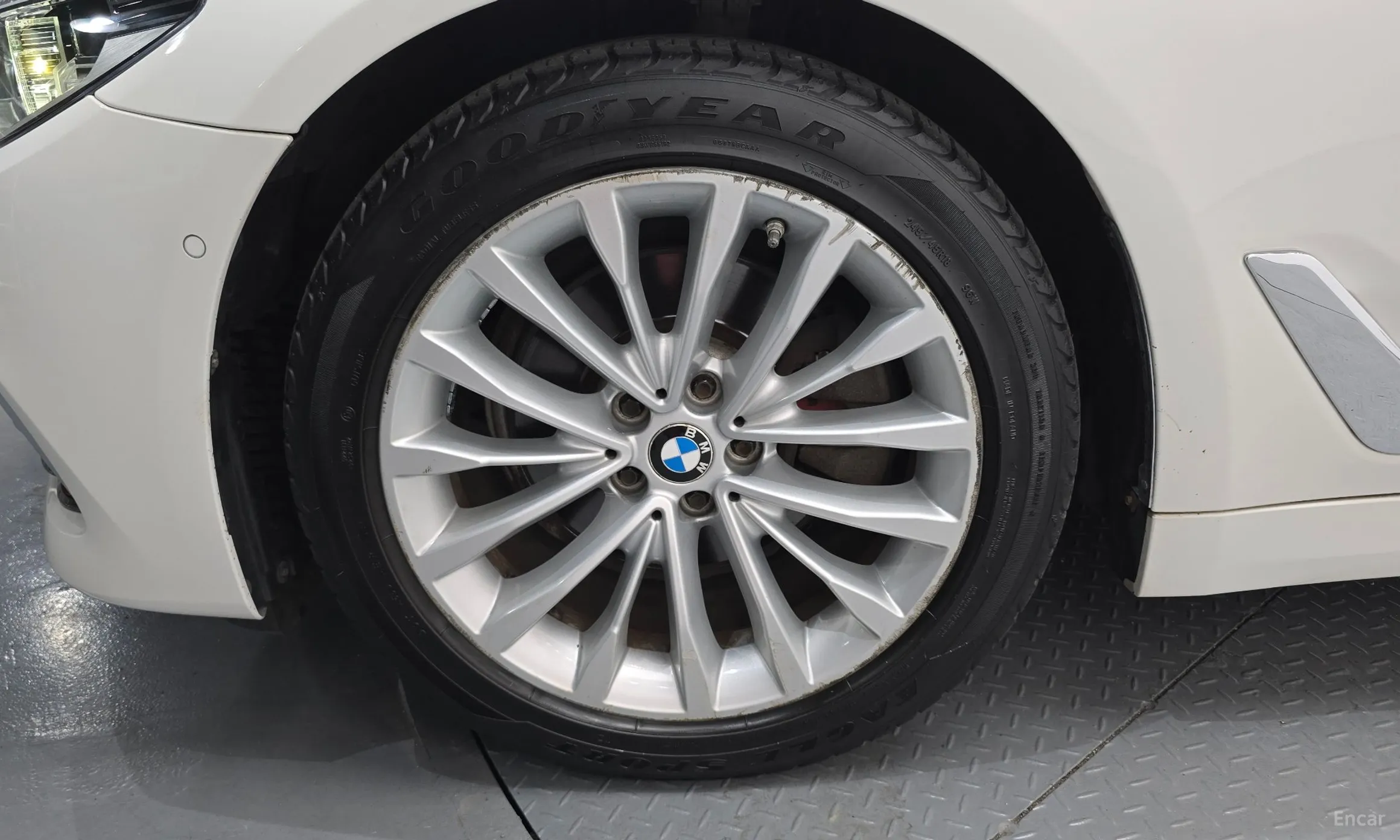 BMW 5 Series (G30) превью 5
