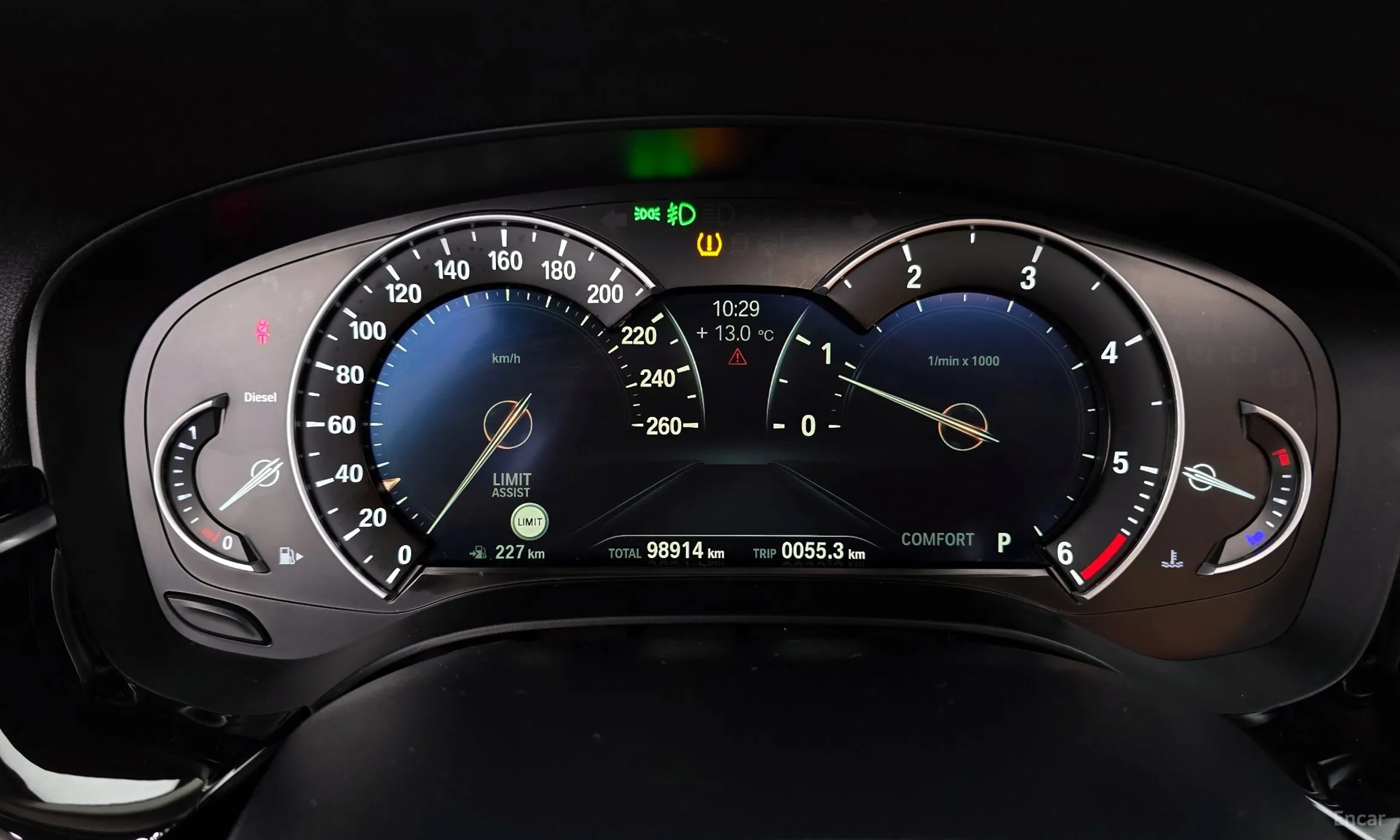 BMW 5 Series (G30) превью 8