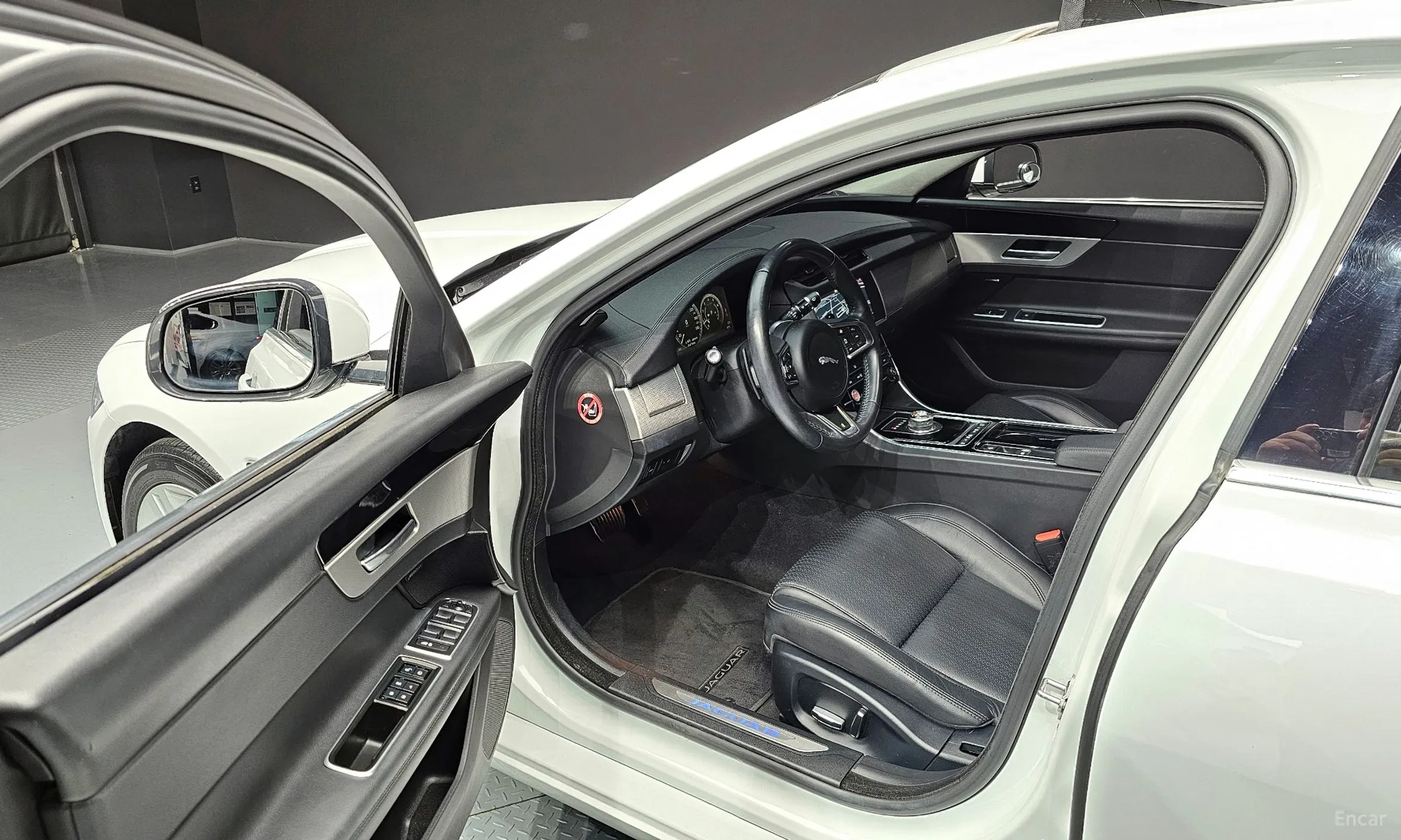 Jaguar XF (x260) превью 11