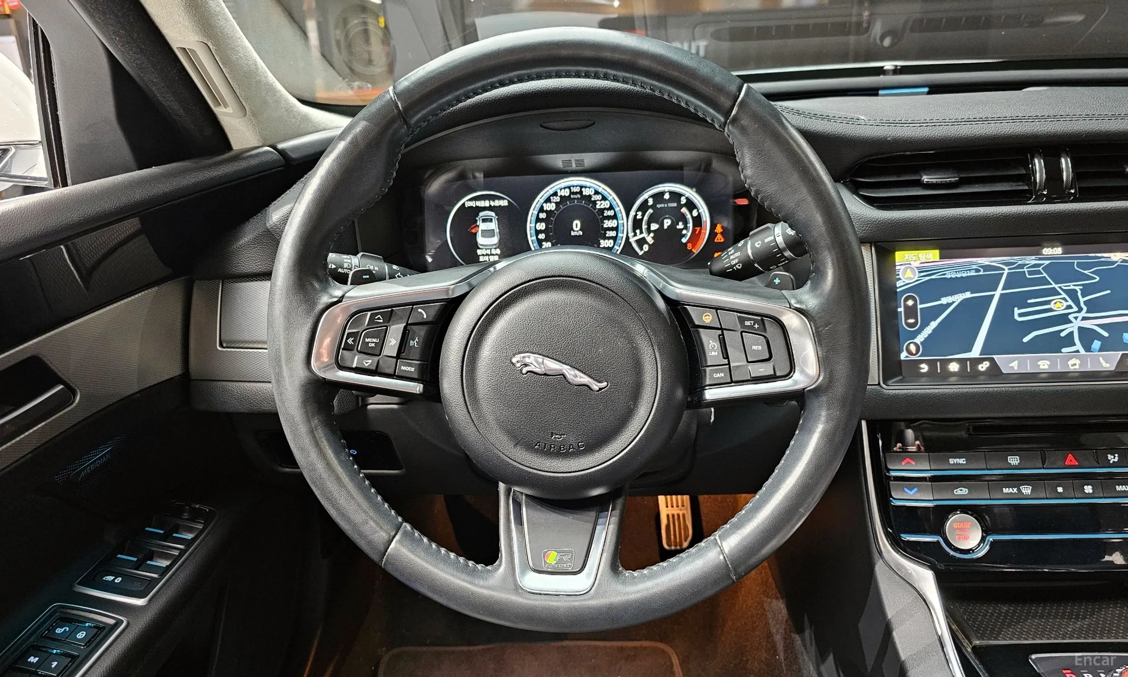 Jaguar XF (x260) превью 13