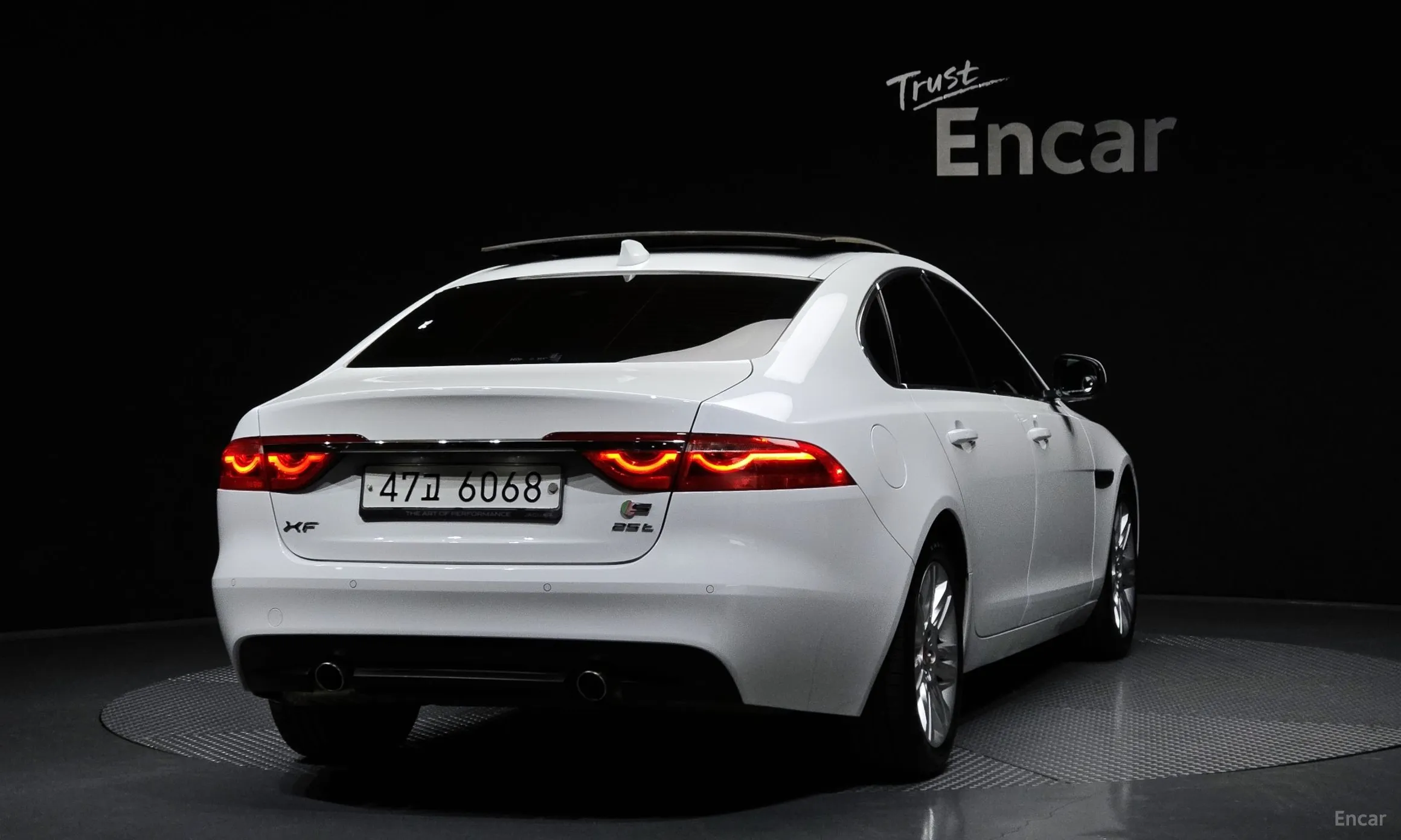 Jaguar XF (x260)