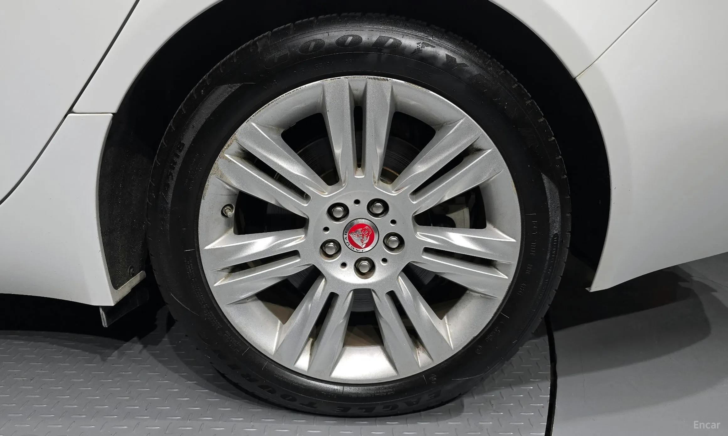 Jaguar XF (x260) превью 5