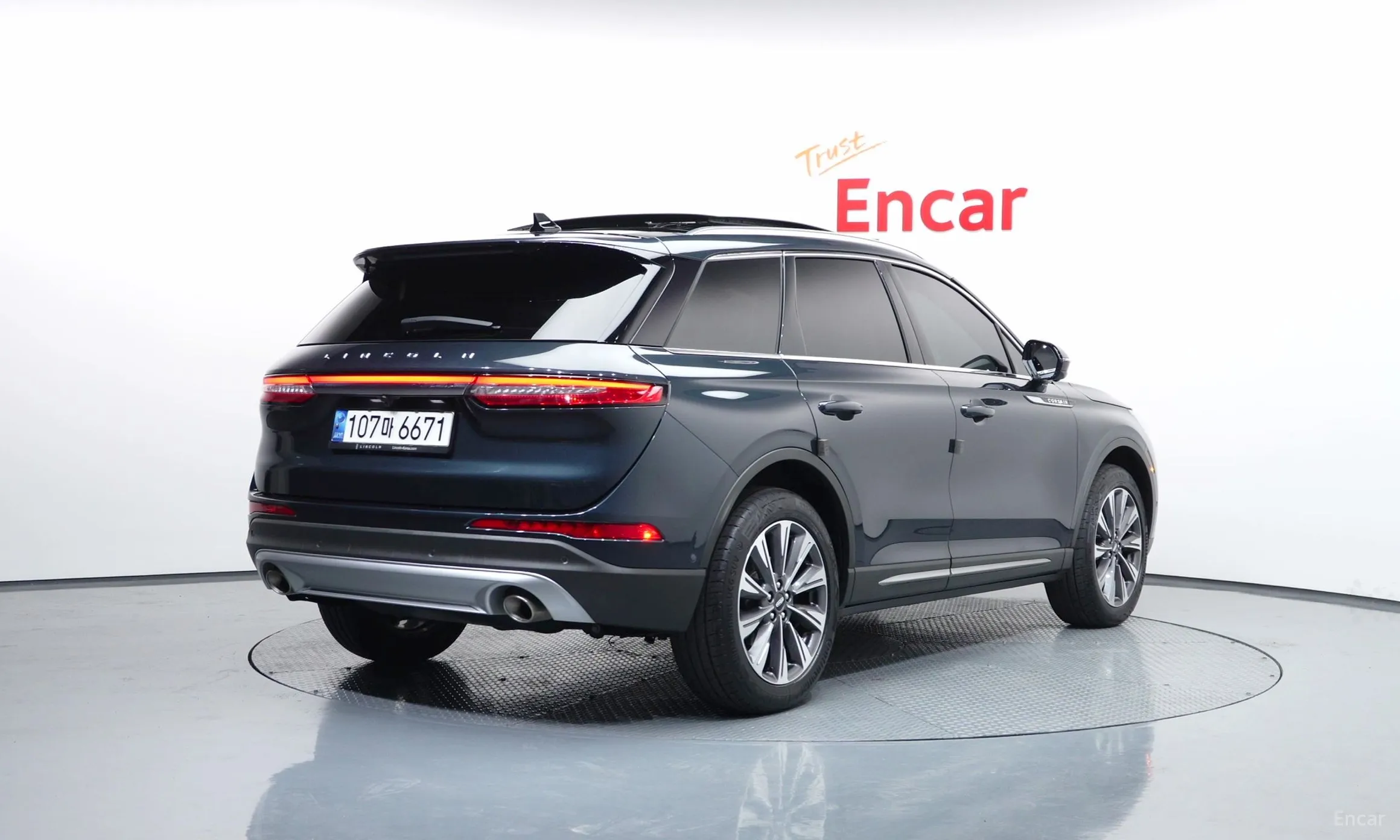 Lincoln Corsair превью 2