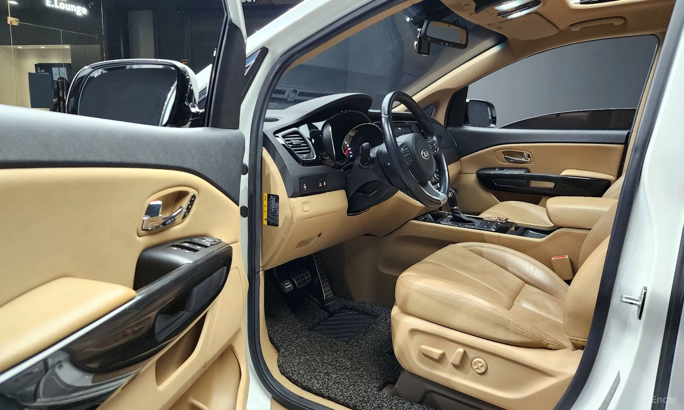 Kia Carnival превью 11