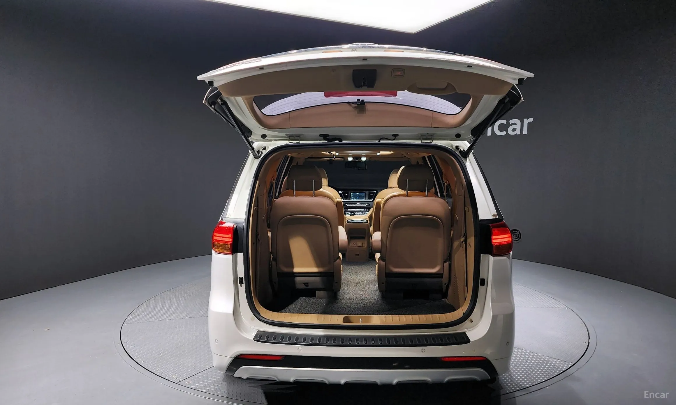 Kia Carnival превью 20
