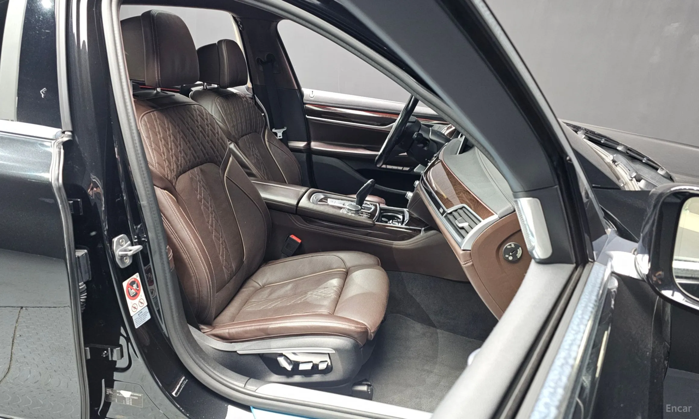 BMW 7 Series (G11) превью 11