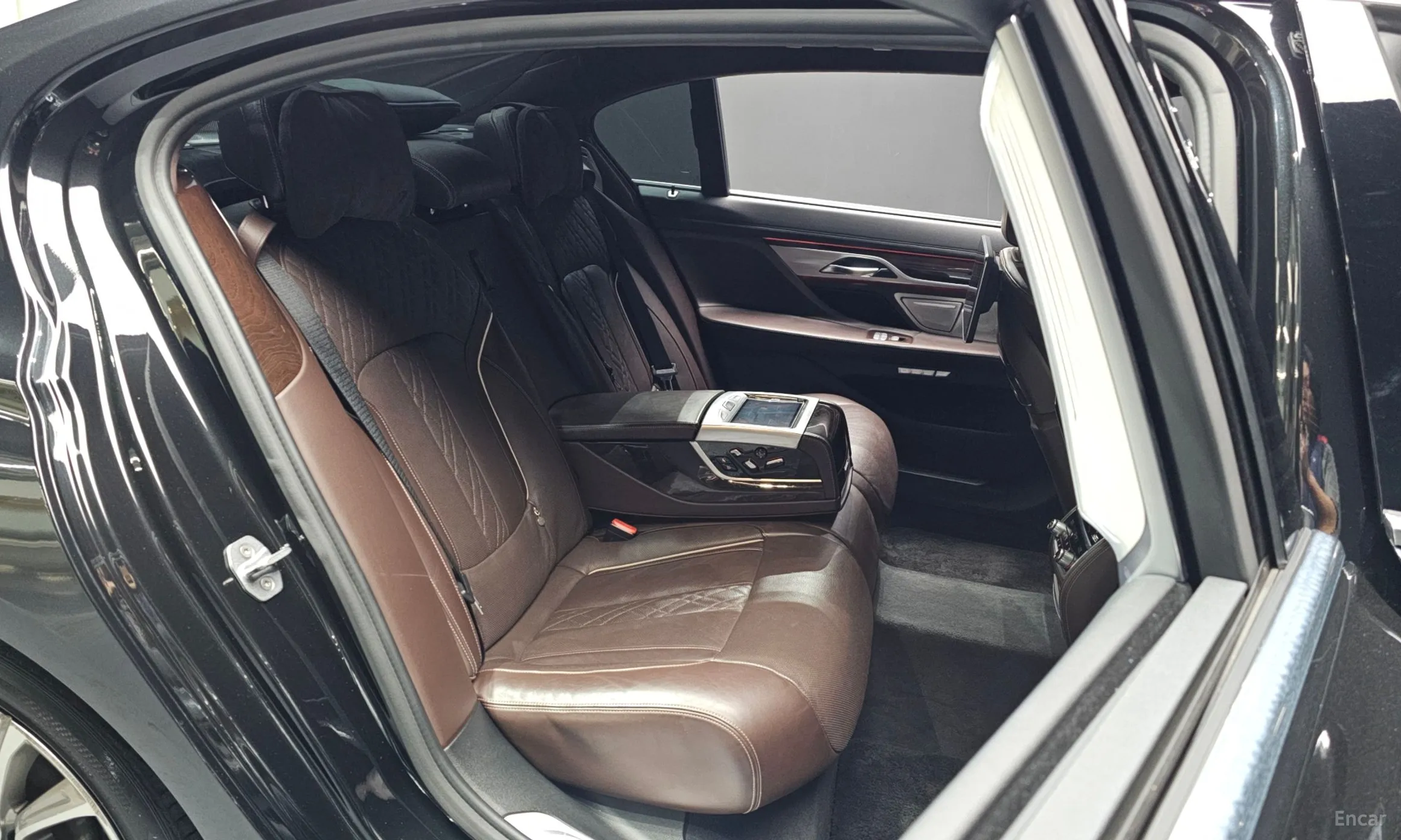 BMW 7 Series (G11) превью 12