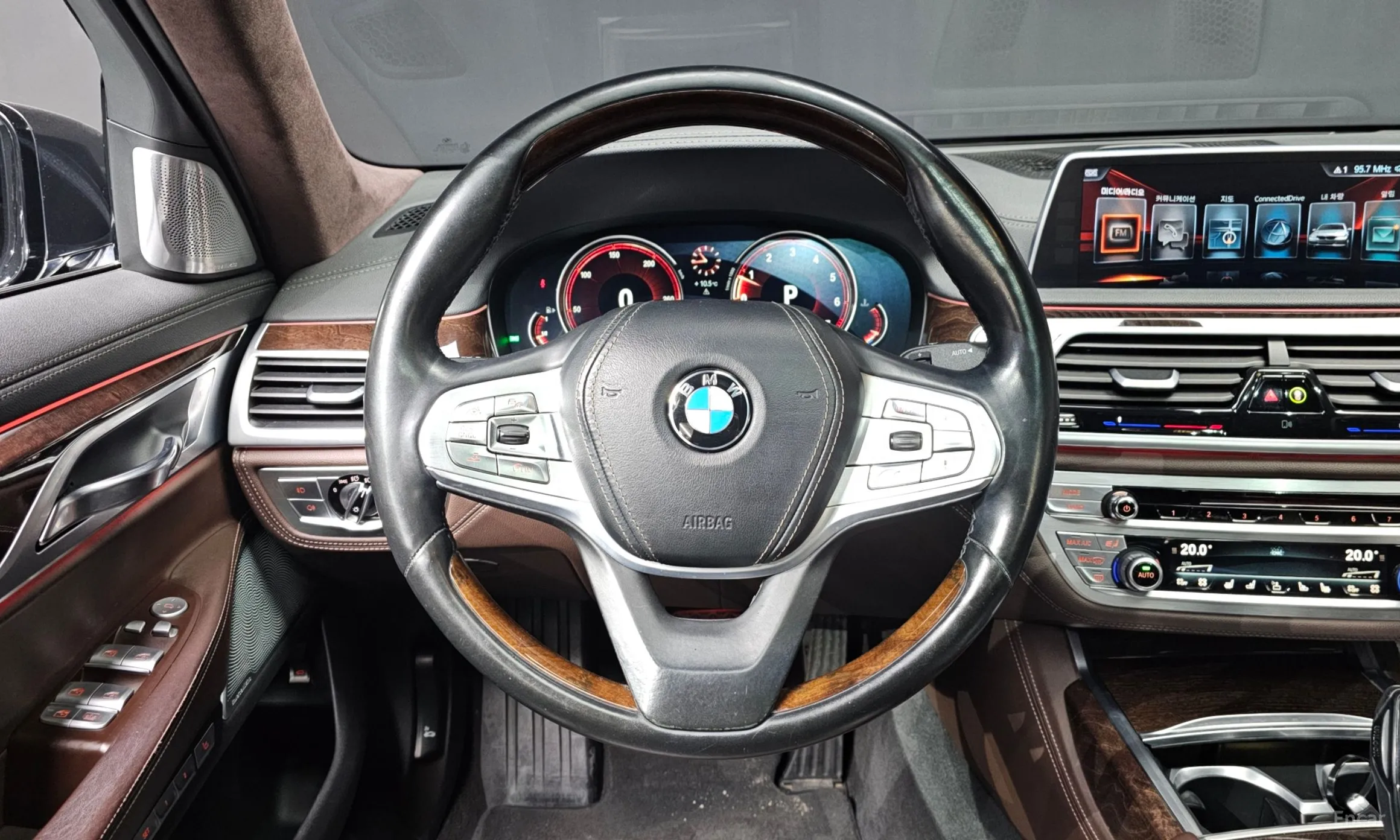 BMW 7 Series (G11) превью 14
