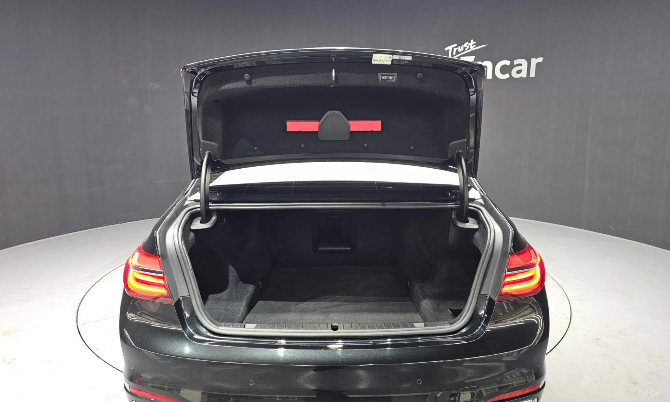 BMW 7 Series (G11) превью 20