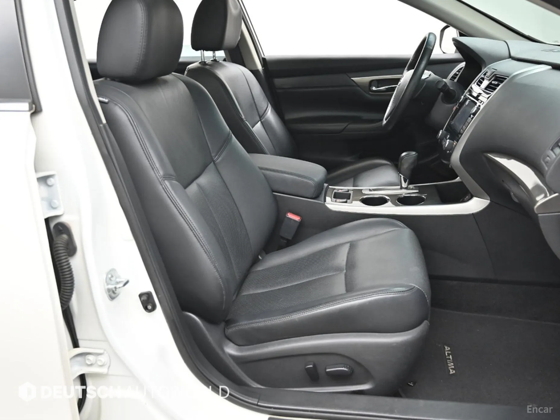 Nissan Altima превью 10