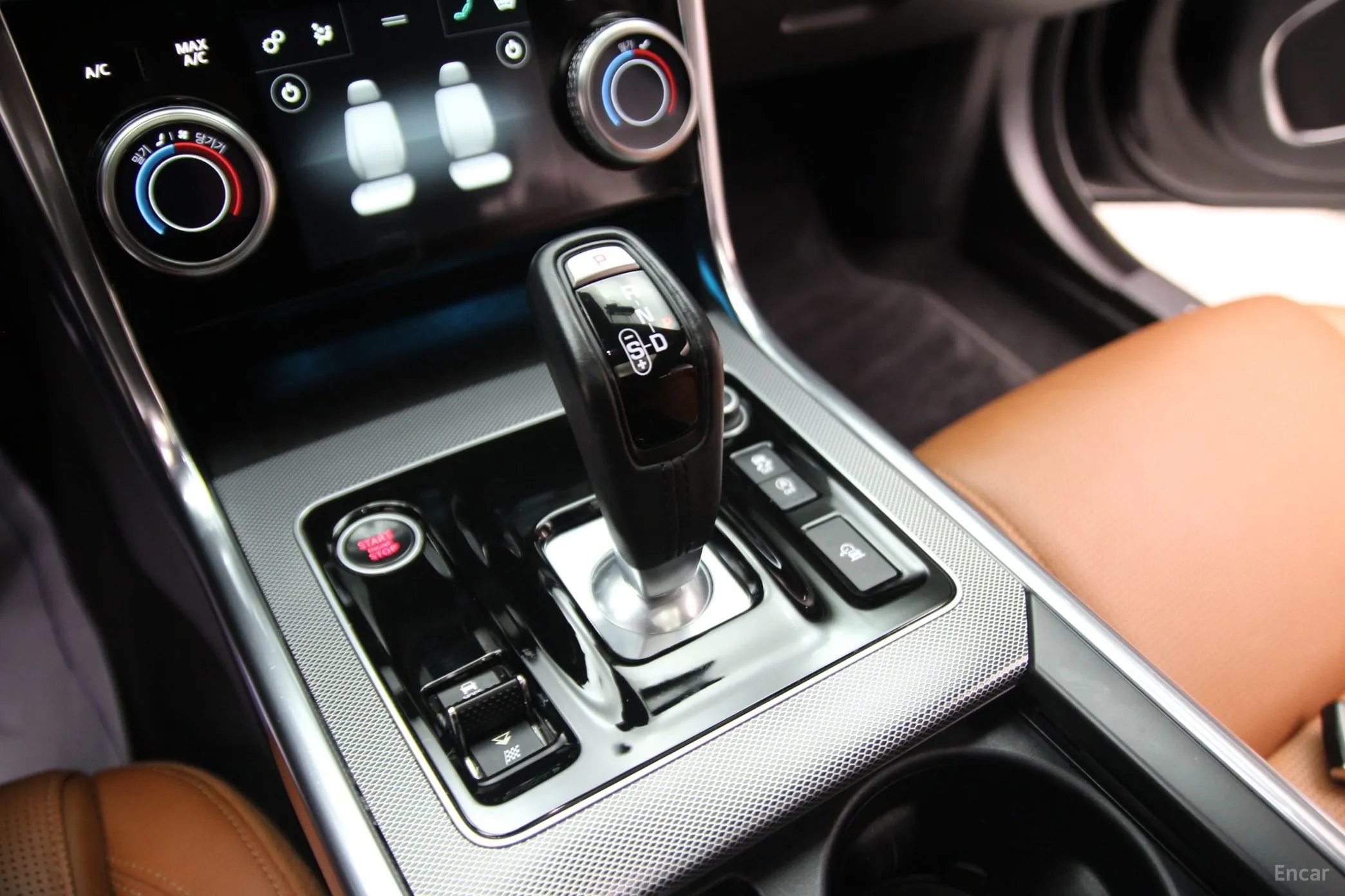 Jaguar XE превью 10