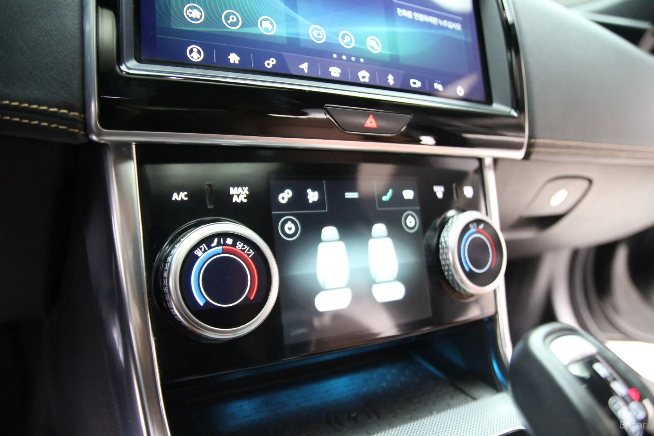 Jaguar XE превью 19