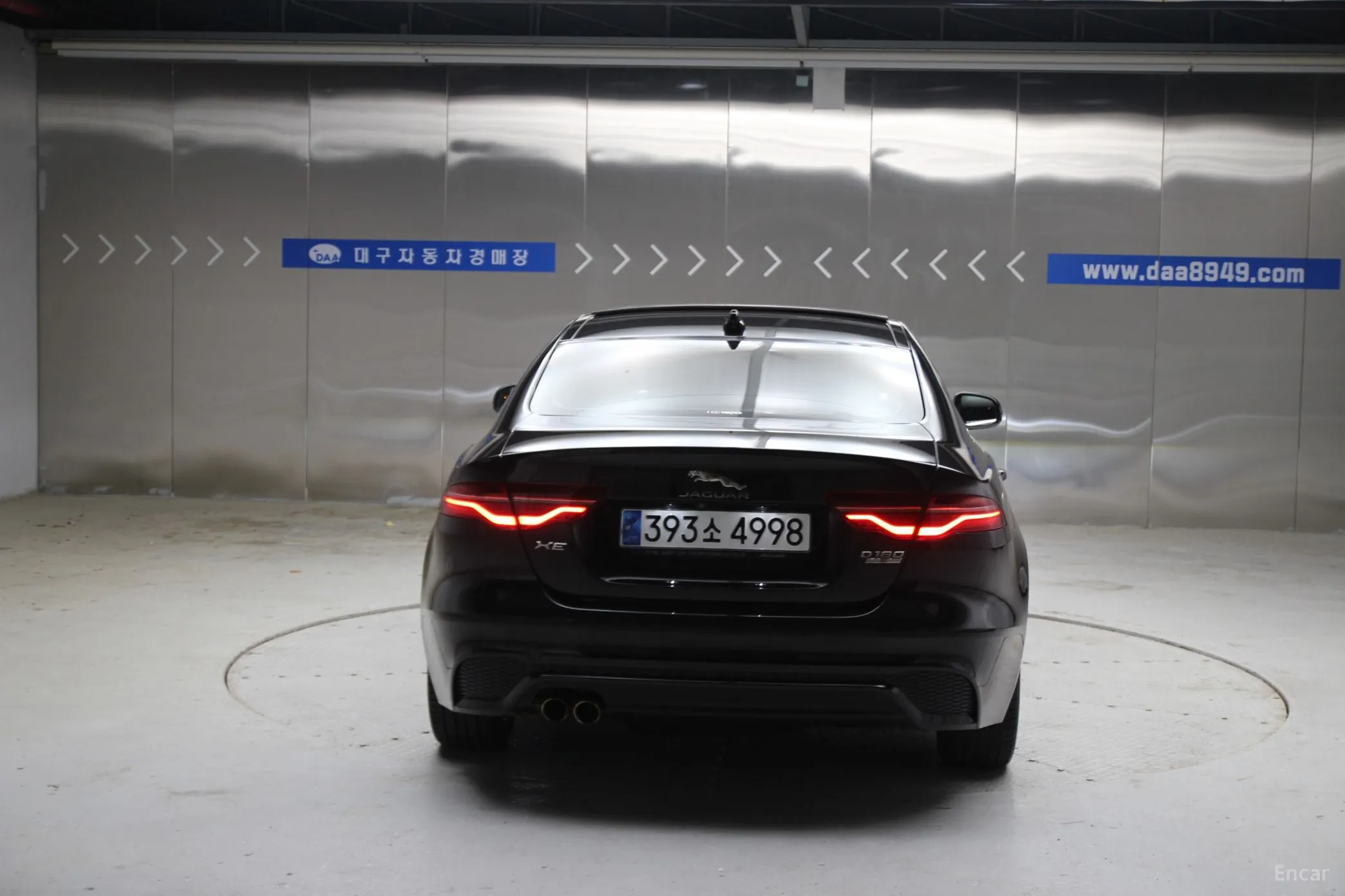 Jaguar XE превью 3