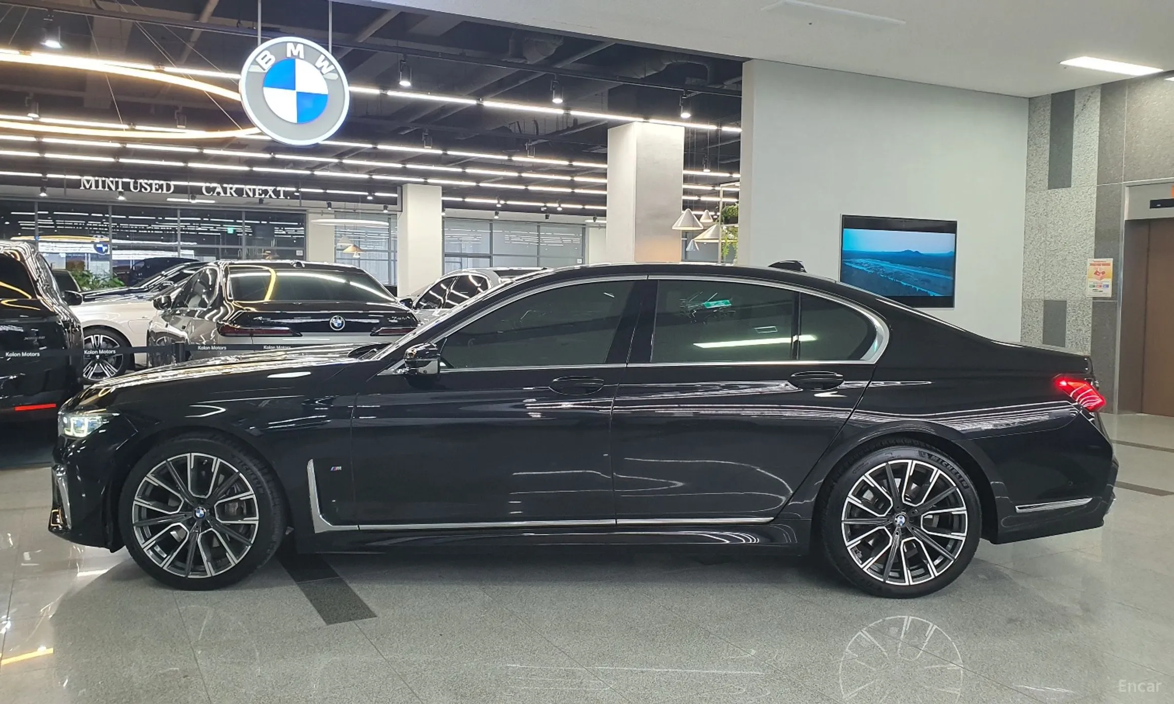 BMW 7 Series (G11) превью 20