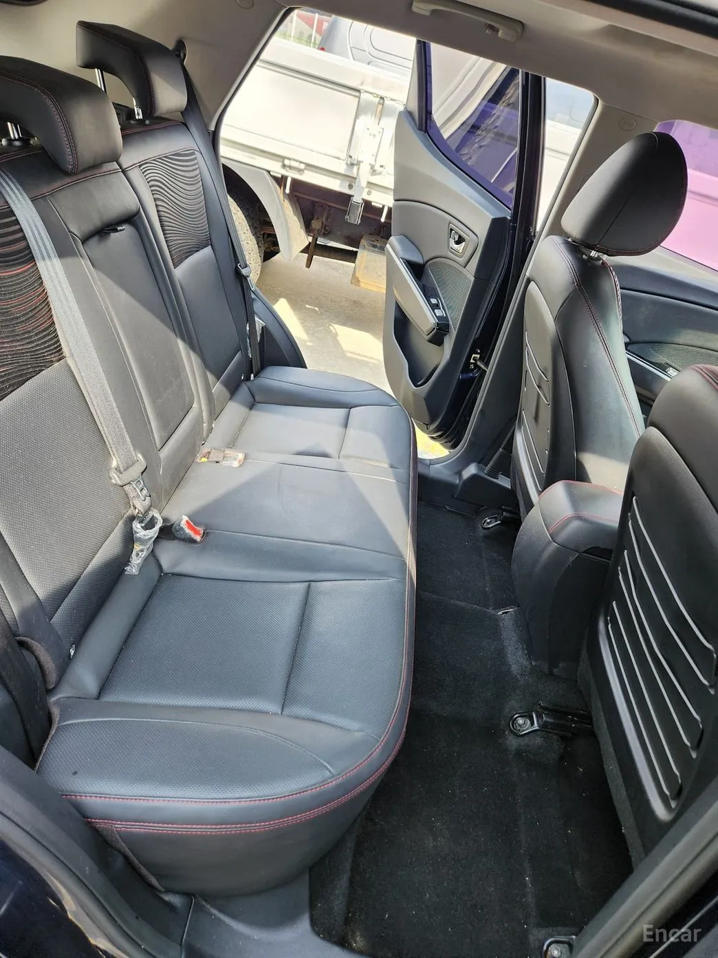 KG Mobility (SsangYong) Tivoli Air превью 10