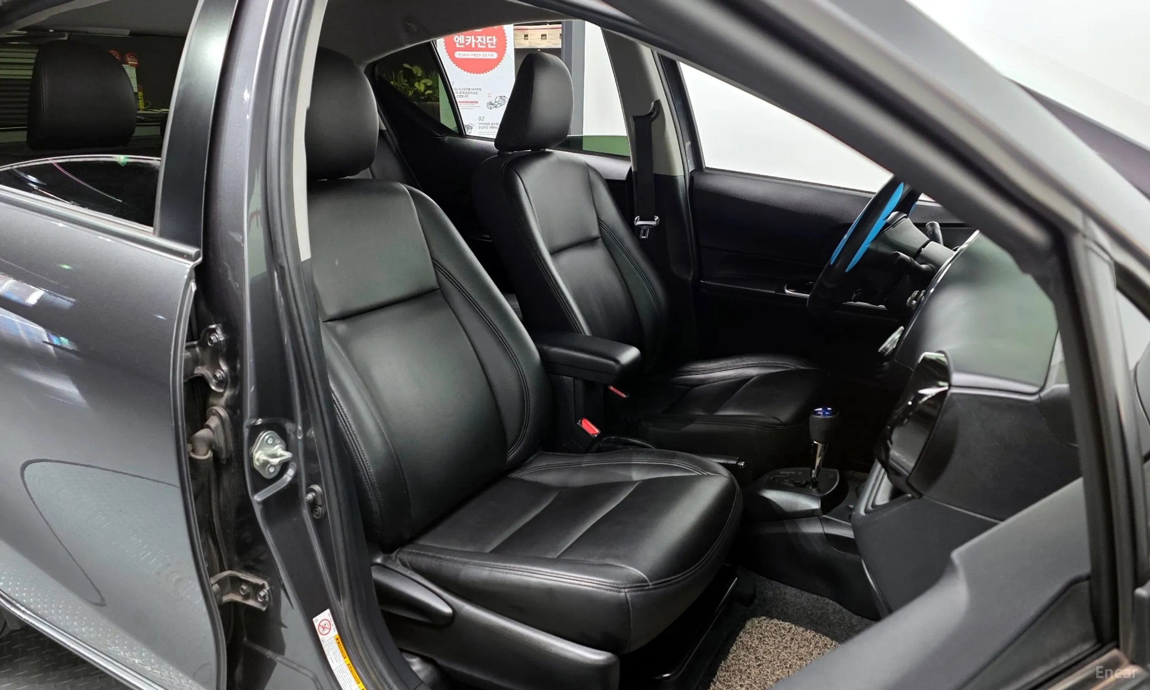 Toyota Prius C превью 10