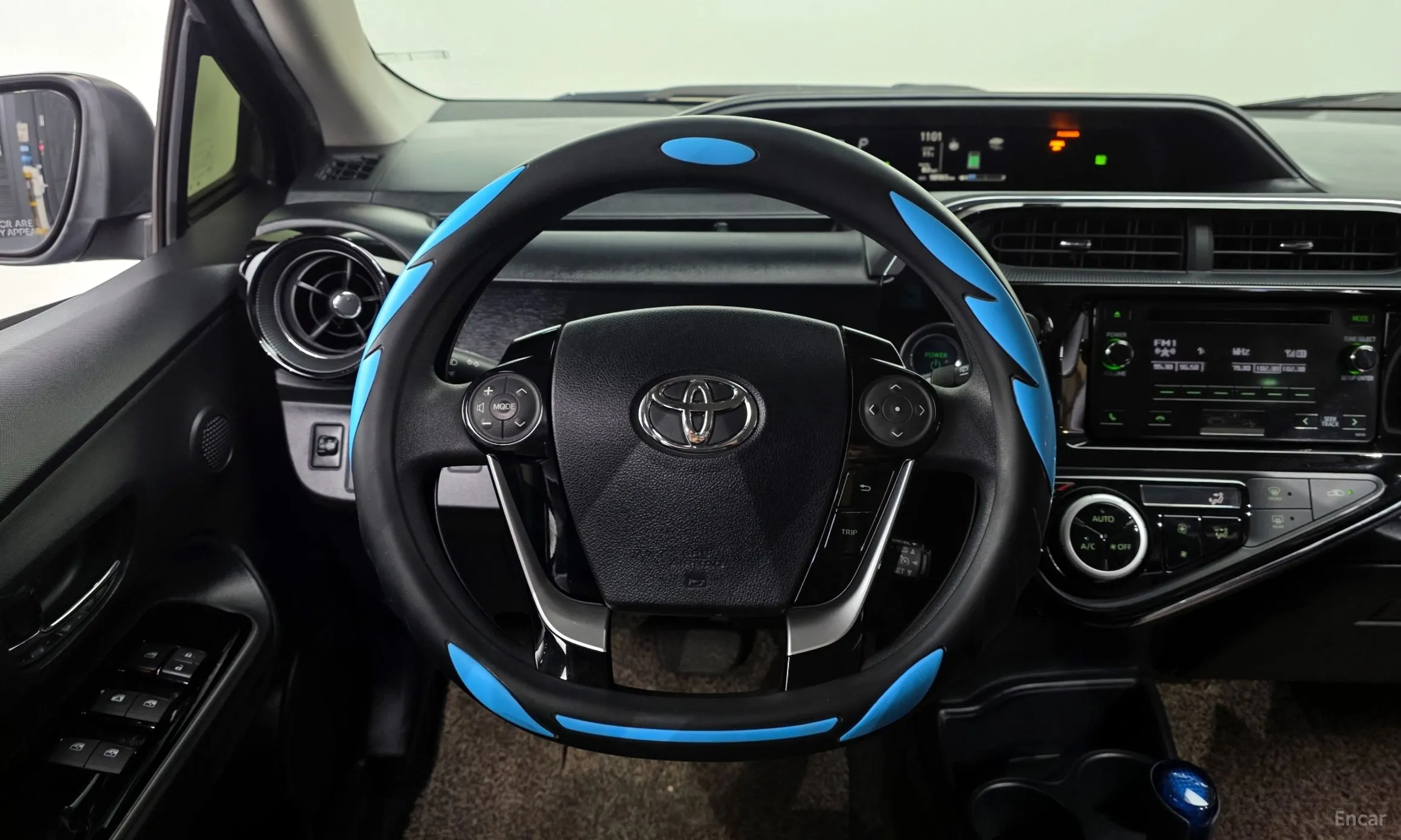 Toyota Prius C превью 13