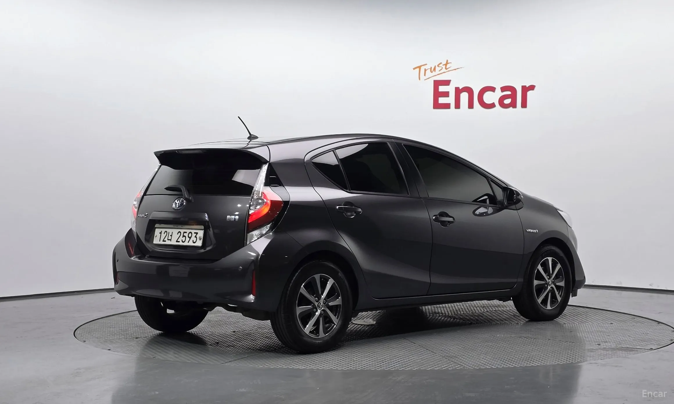 Toyota Prius C превью 2
