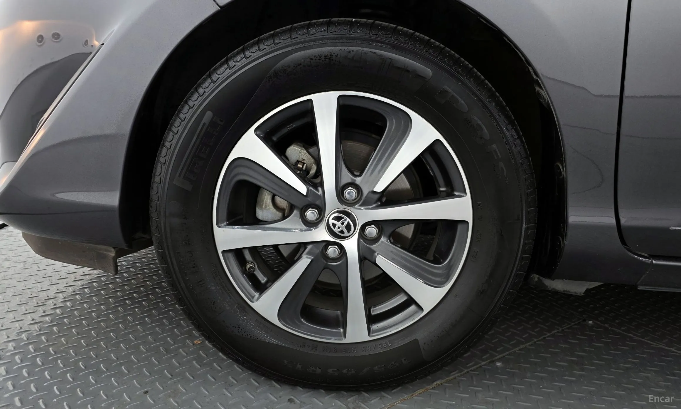 Toyota Prius C превью 5