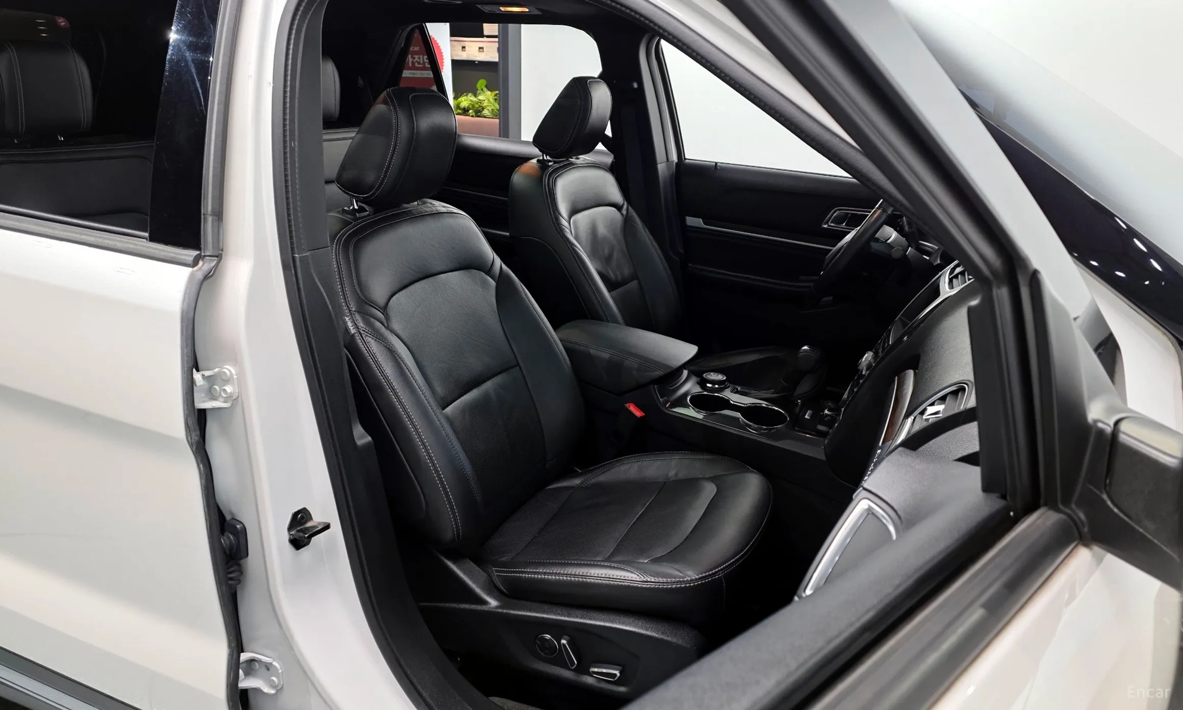 Ford Explorer превью 10