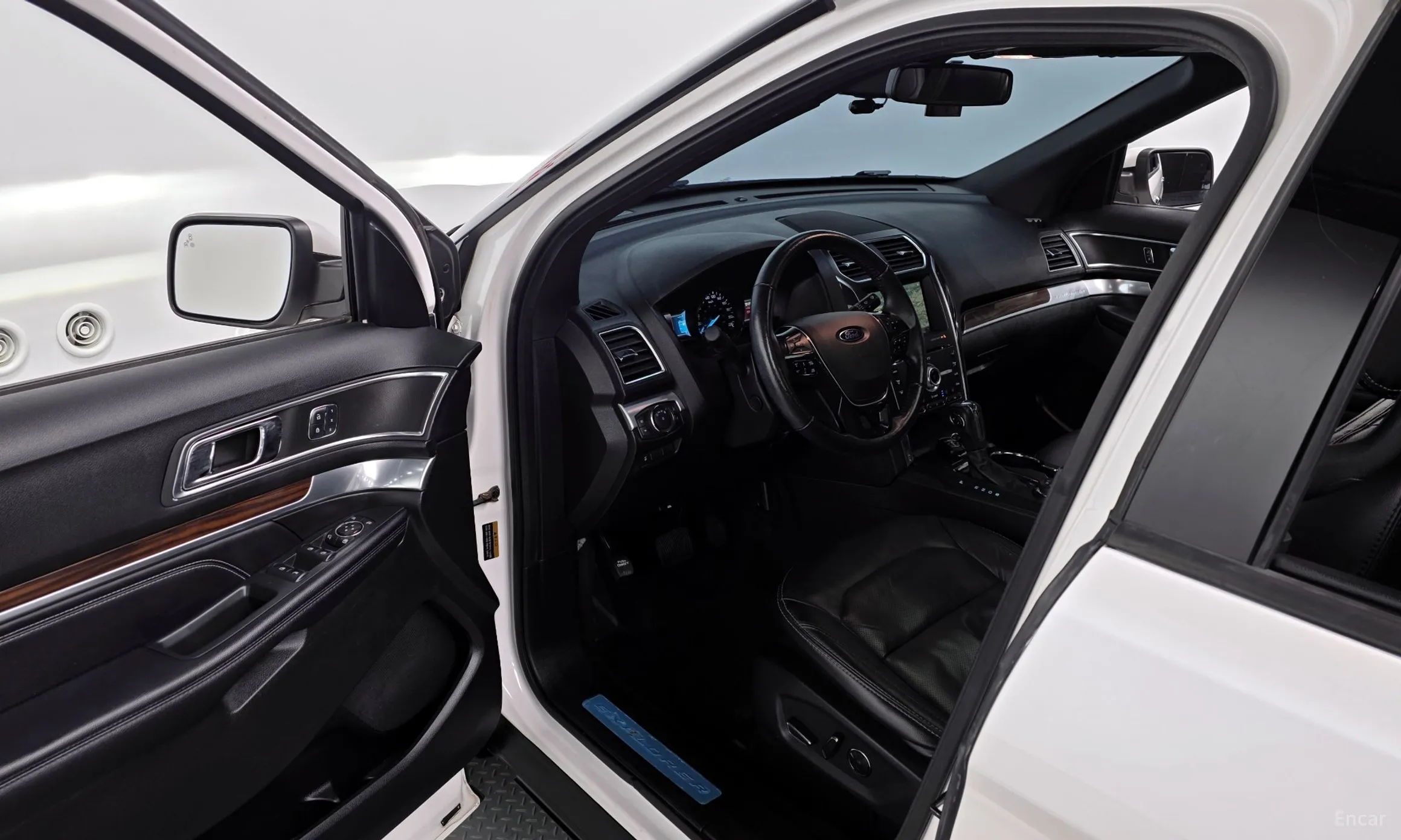 Ford Explorer превью 11