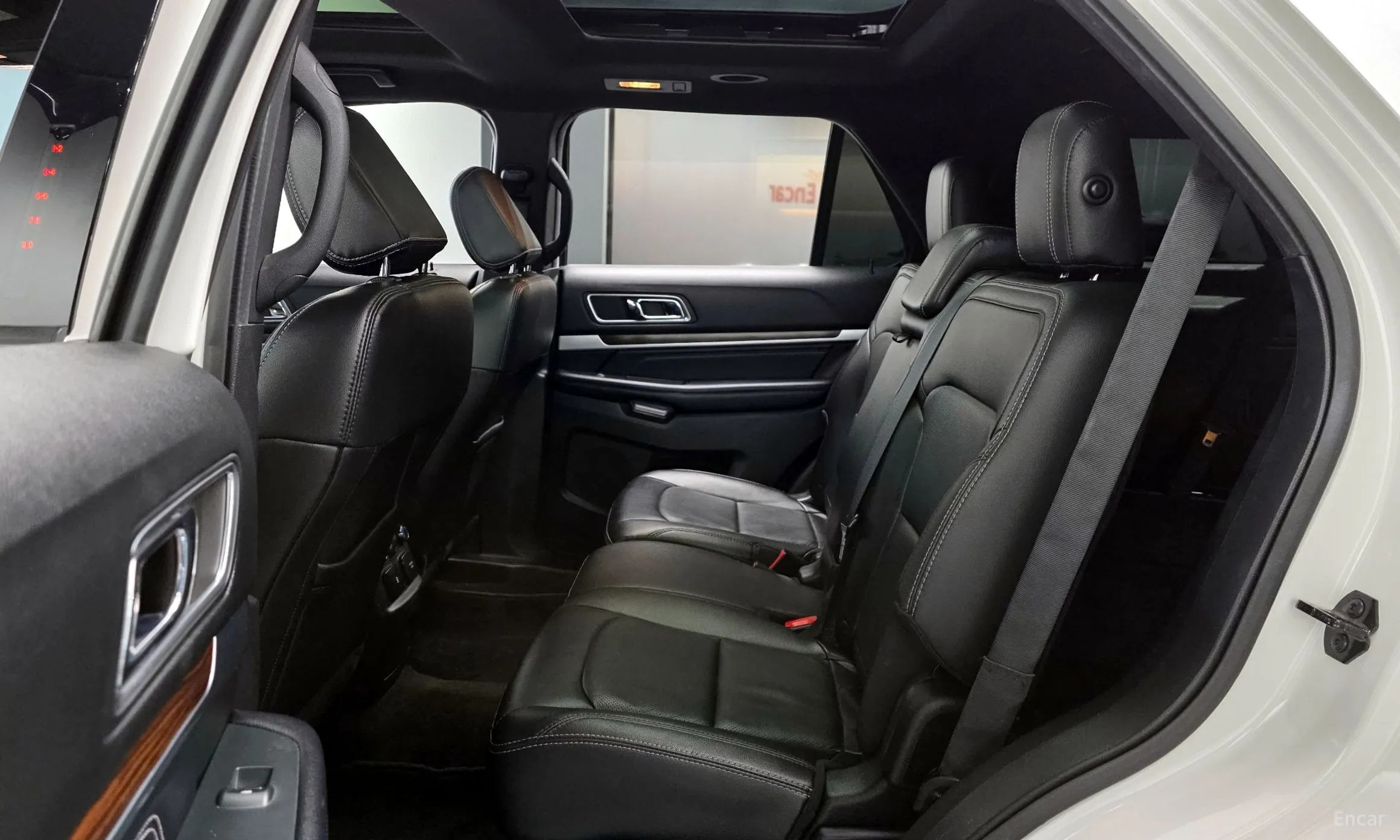 Ford Explorer превью 12