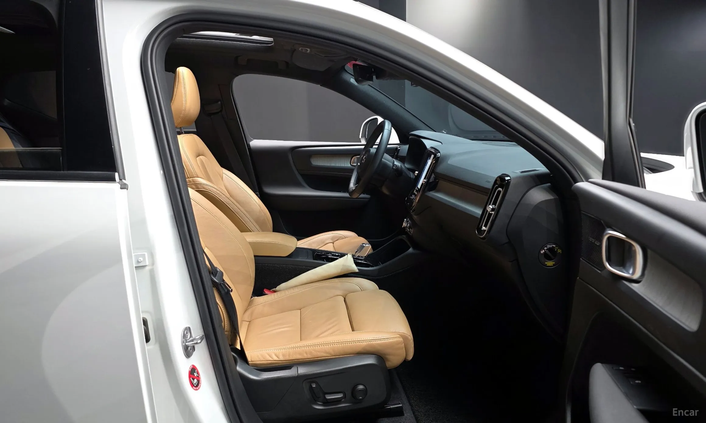 Volvo XC40 превью 10