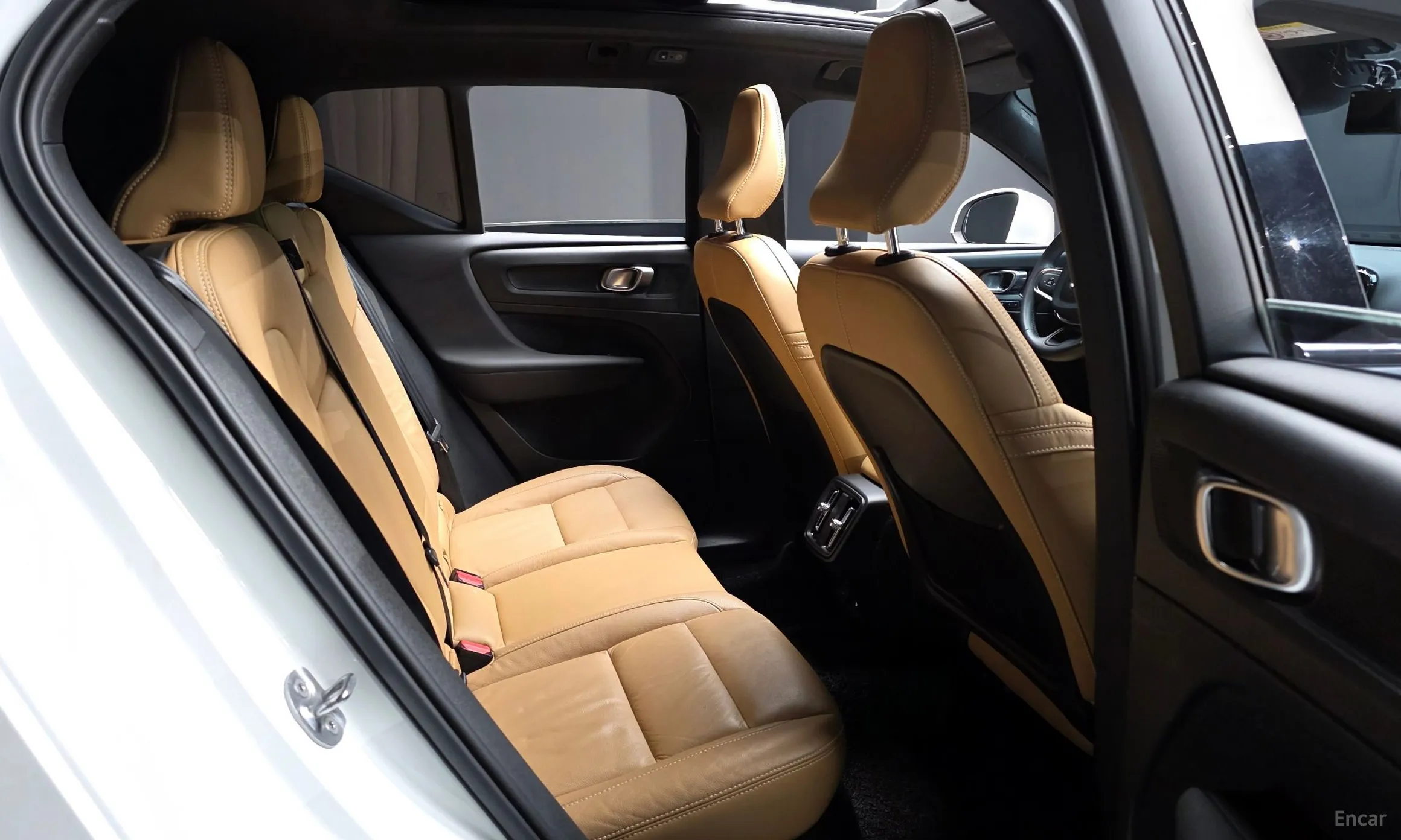 Volvo XC40 превью 12