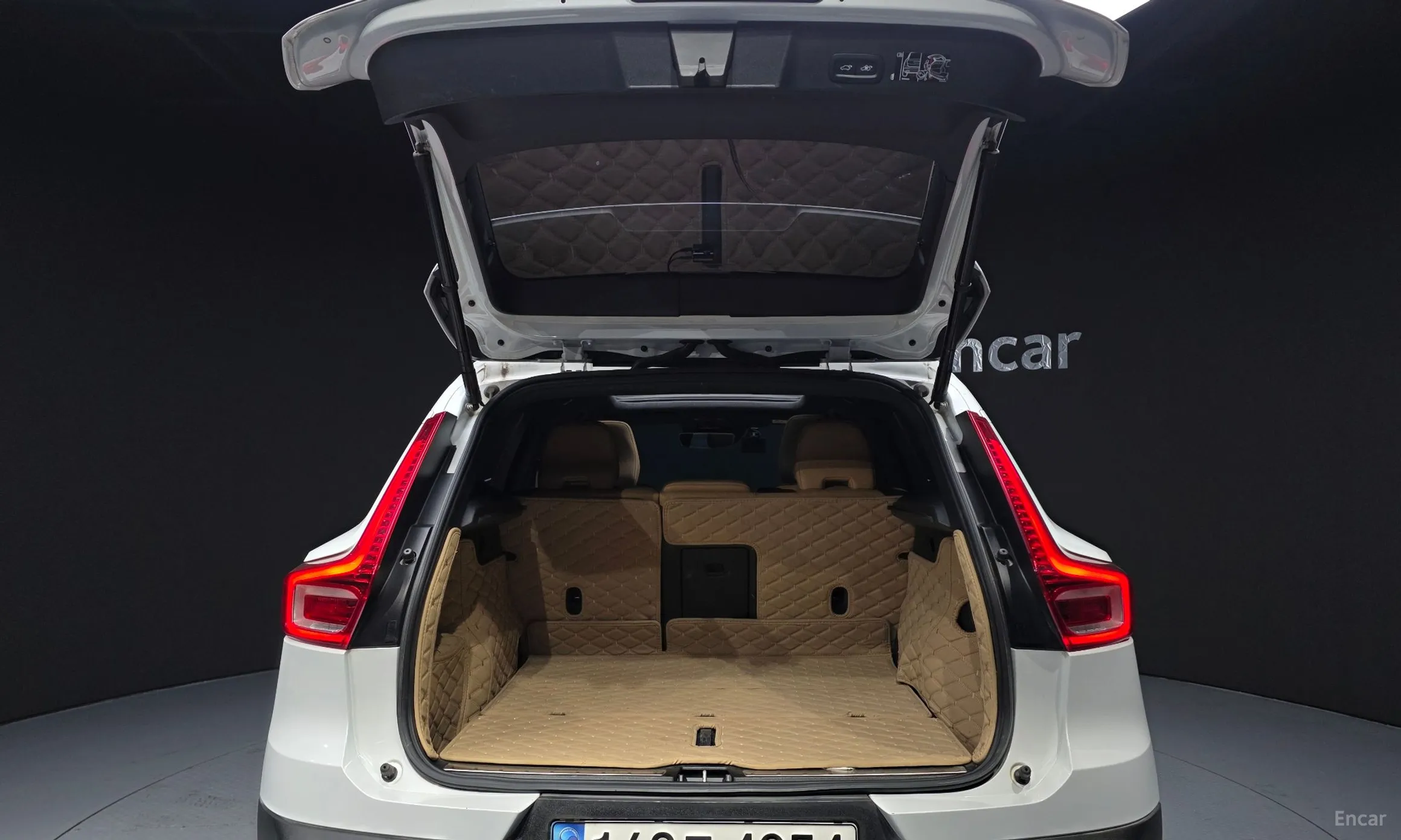 Volvo XC40 превью 19