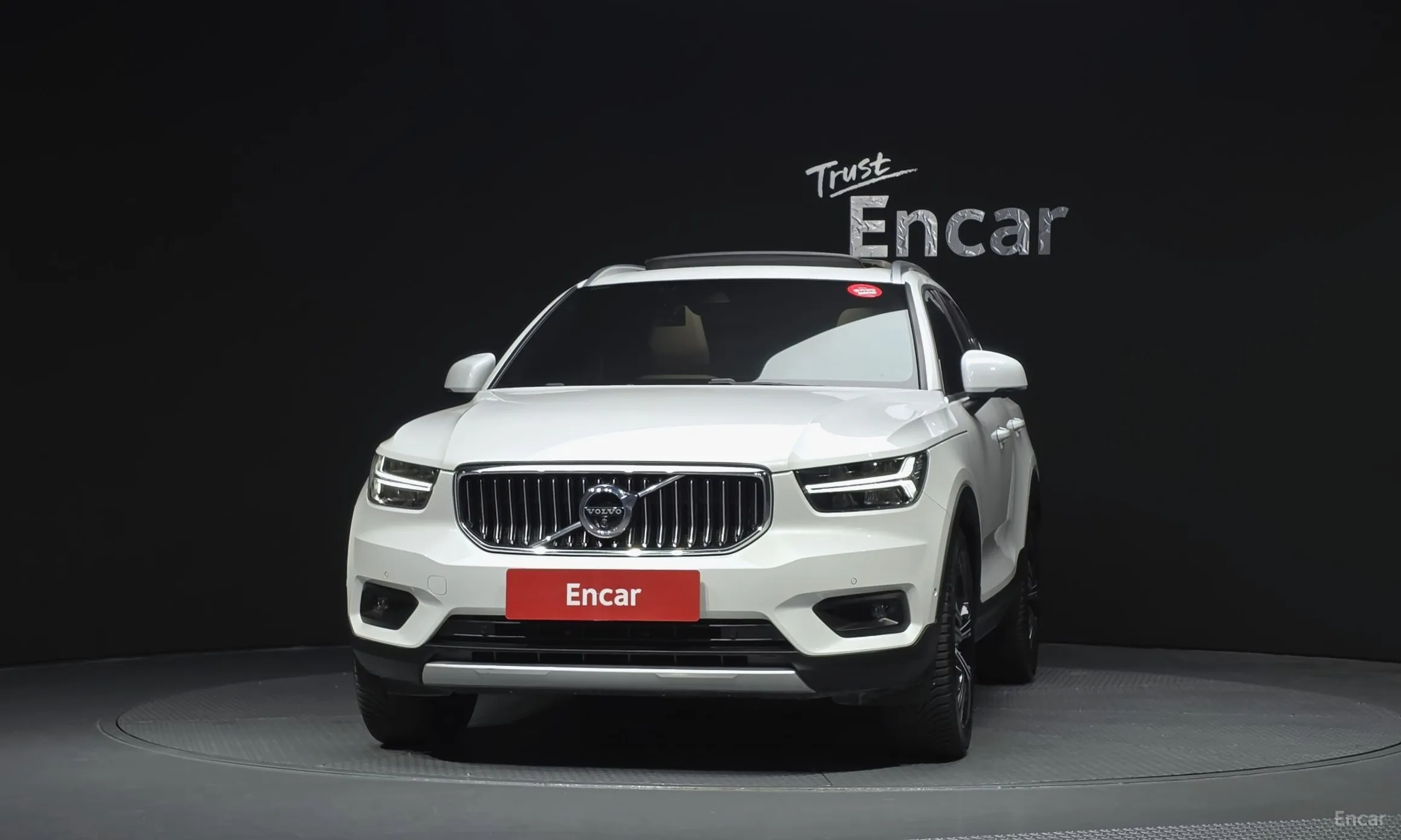 Volvo XC40 превью 3